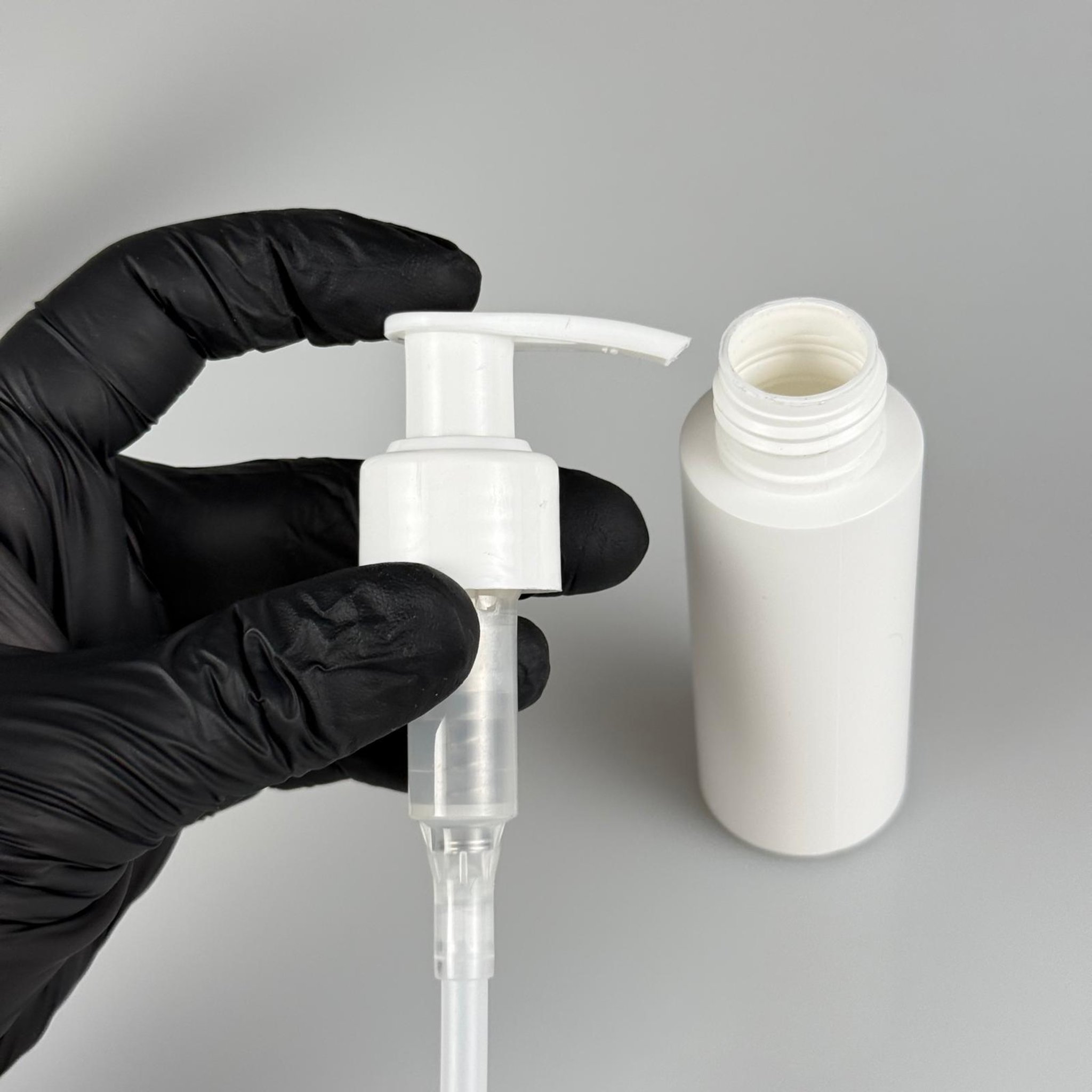 50 CC BEYAZ POLİETİLEN PLASTİK ŞİŞE - BEYAZ POMPALI - 50 ML POMPALI PLASTİK ŞİŞE