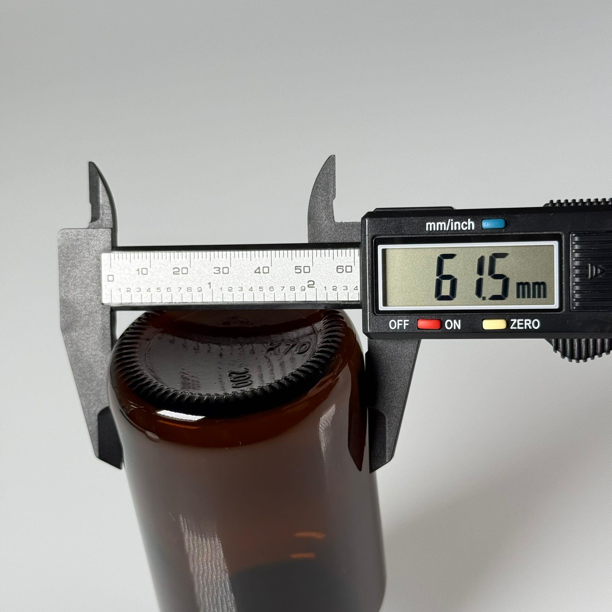 200 CC CAM KAHVERENGİ AMBER TABLET KAPSÜL ŞİŞESİ + 45 MM VİDALI ÇOCUK EMNİYET KİLİTLİ SİYAH PLASTİK KAPAK