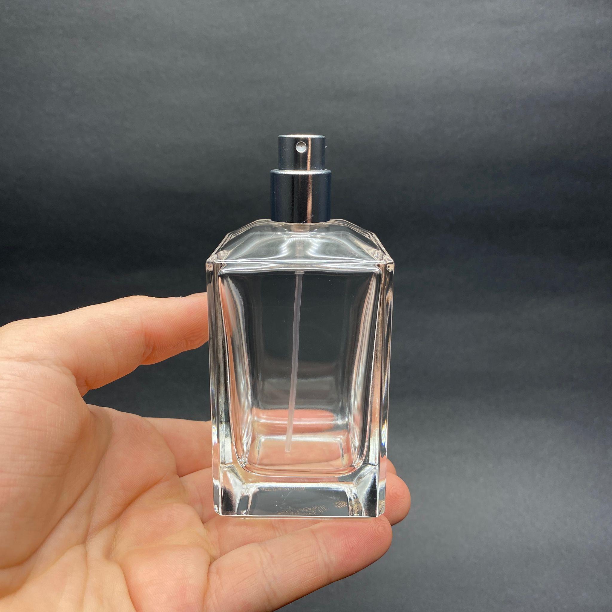100 ML KÖŞELİ KONİK MODEL PRİZMA PARFÜM ŞİŞESİ - GÜMÜŞ METAL SPREYLİ (AĞIZ 15 MM GEÇME KOLAY KAPAMA)