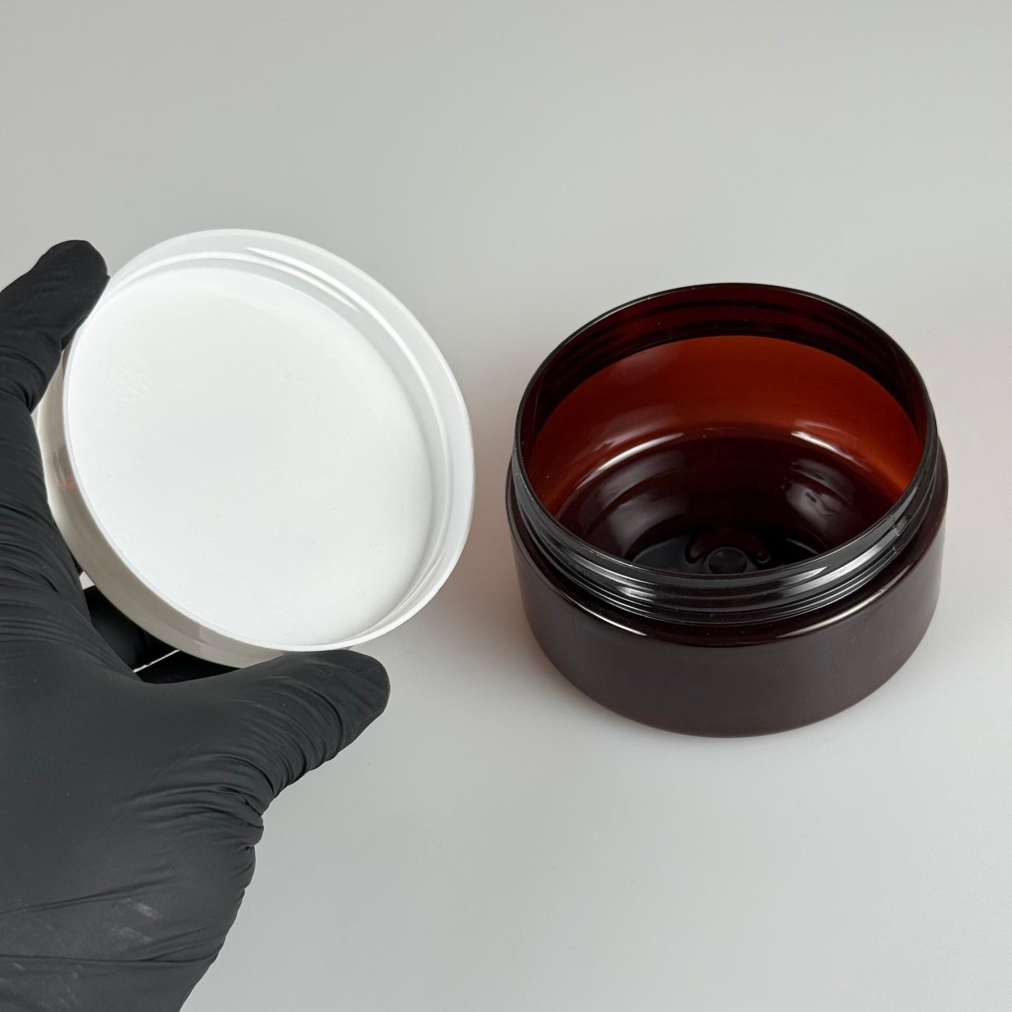 200 CC SERT PLASTİK AMBER KAVANOZ - BEYAZ KAPAKLI  - 200 ML KAHVERENGİ KAVANOZ
