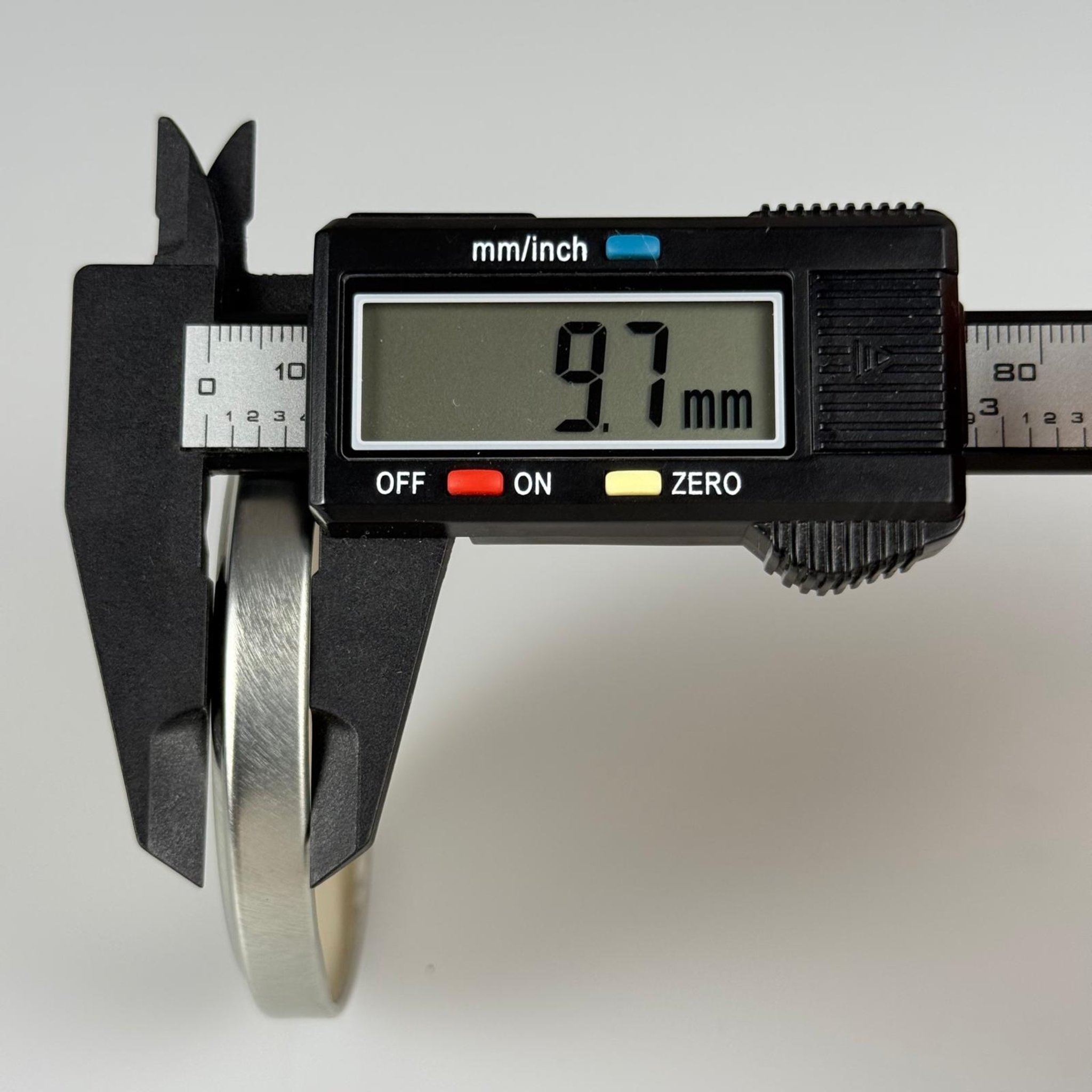 66 MM TWİST-OFF GÜMÜŞ METAL KAPAK