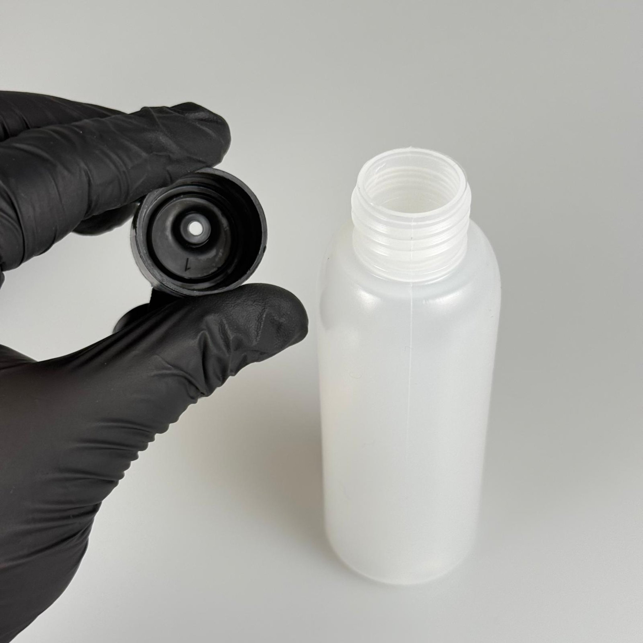 100 ML SIKILABİLİR YUMUŞAK PE POLİETİLEN PLASTİK ŞİŞE - SİYAH FLİPTOP ŞAMPUAN KAPAKLI - 100 cc sos, yağ, kartuş, mürekkep vb için boş şişeler