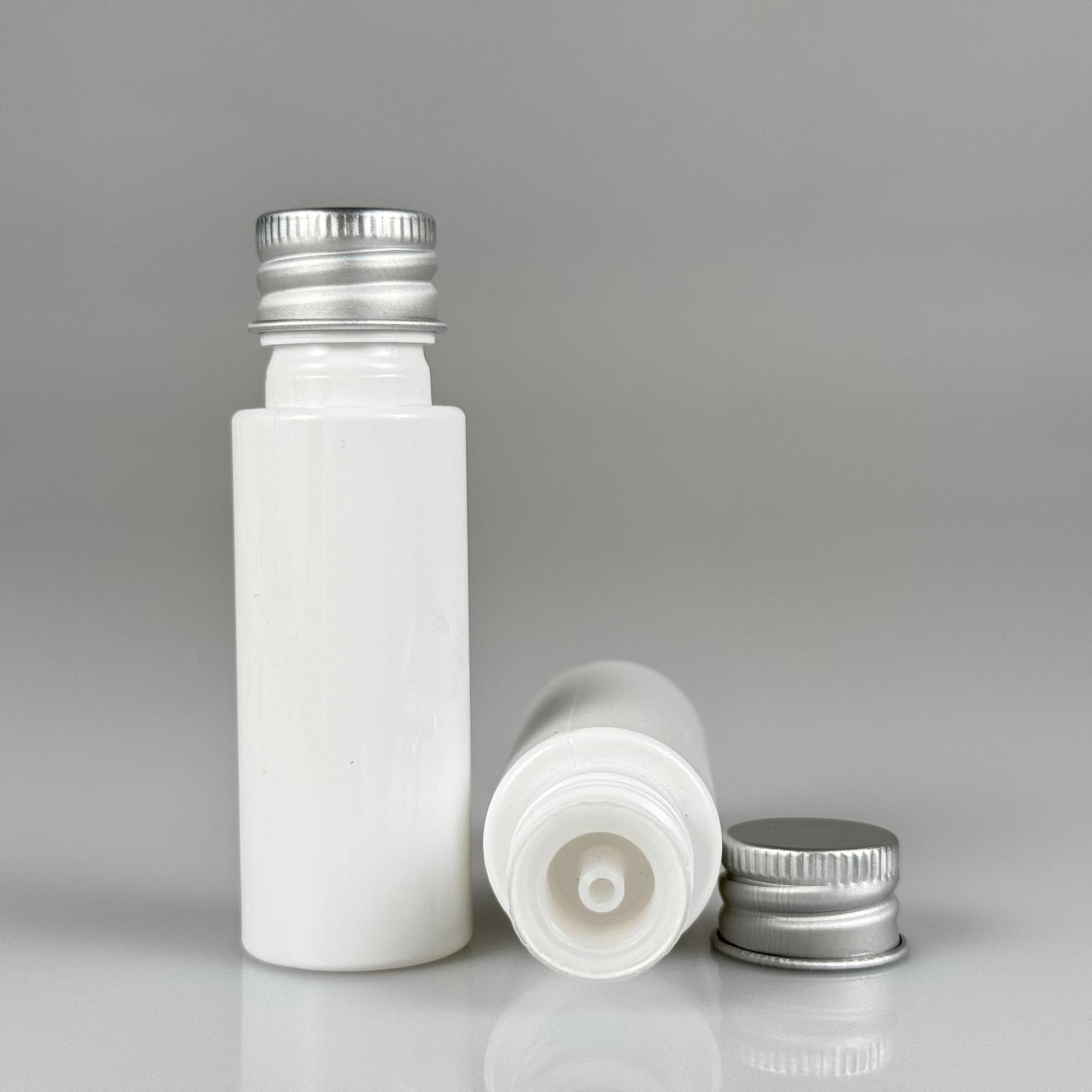 20 CC BEYAZ PET ŞİŞE + KÖPÜK CONTALI GÜMÜŞ ALÜMİNYUM METAL KAPAKLI + DAMLALIKLI KOLONYA TIPALI TAKIM - 20 ML PLASTİK ŞİŞE