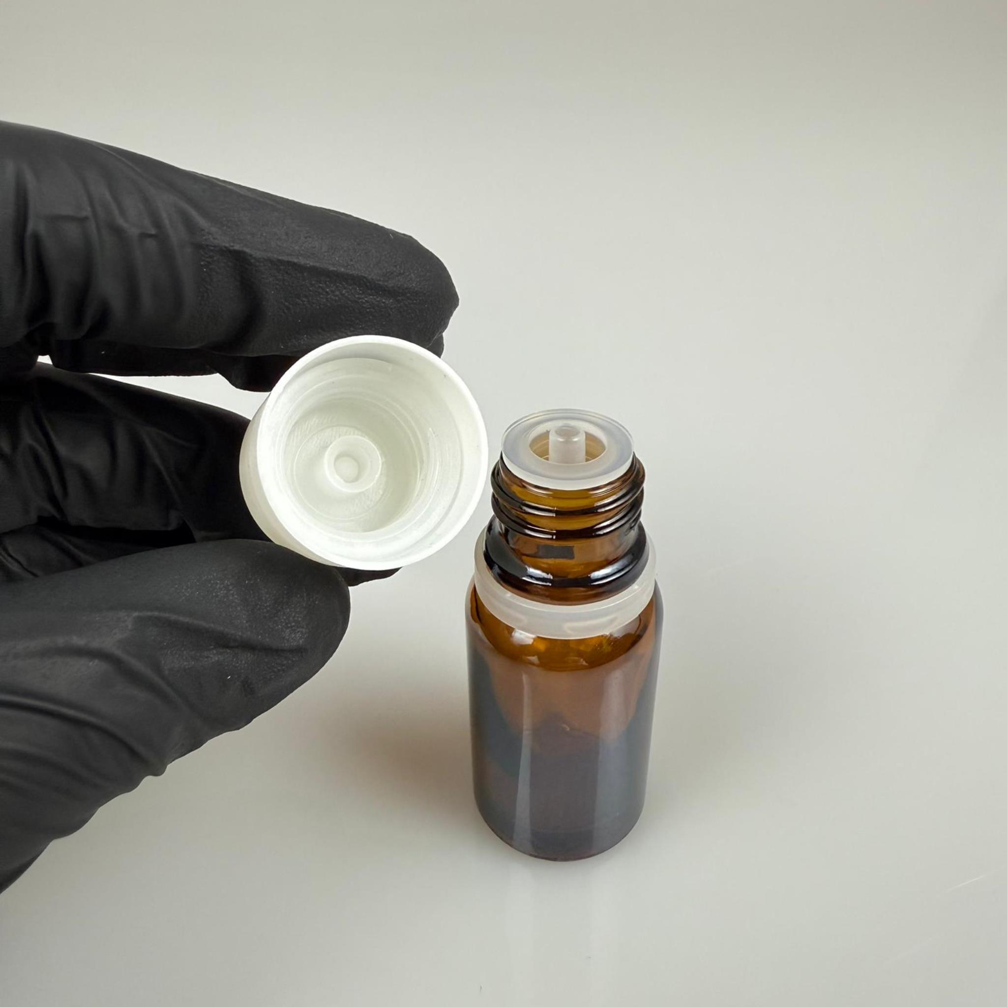 10 CC AMBER CAM ŞİŞE + İÇTEN DAMLALIKLI ÇOCUK KİLİTLİ BEYAZ KAPAK - KAHVERENGİ 10 ML KİLİT KAPAKLI DAMLATMALI ŞİŞE