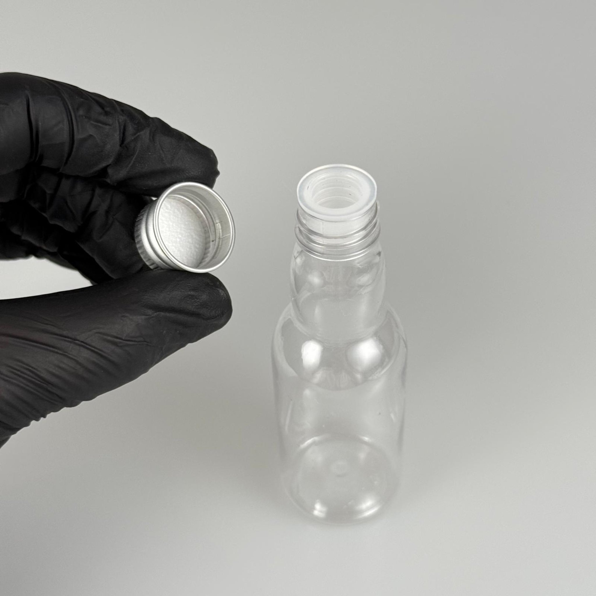 40 CC ŞEFFAF UZUN BOĞAZLI PET ŞİŞE + KÖPÜK CONTALI GÜMÜŞ ALÜMİNYUM METAL KAPAKLI + KÖR TIPALI TAKIM - 40 ML BOĞAZLI PET ŞİŞE
