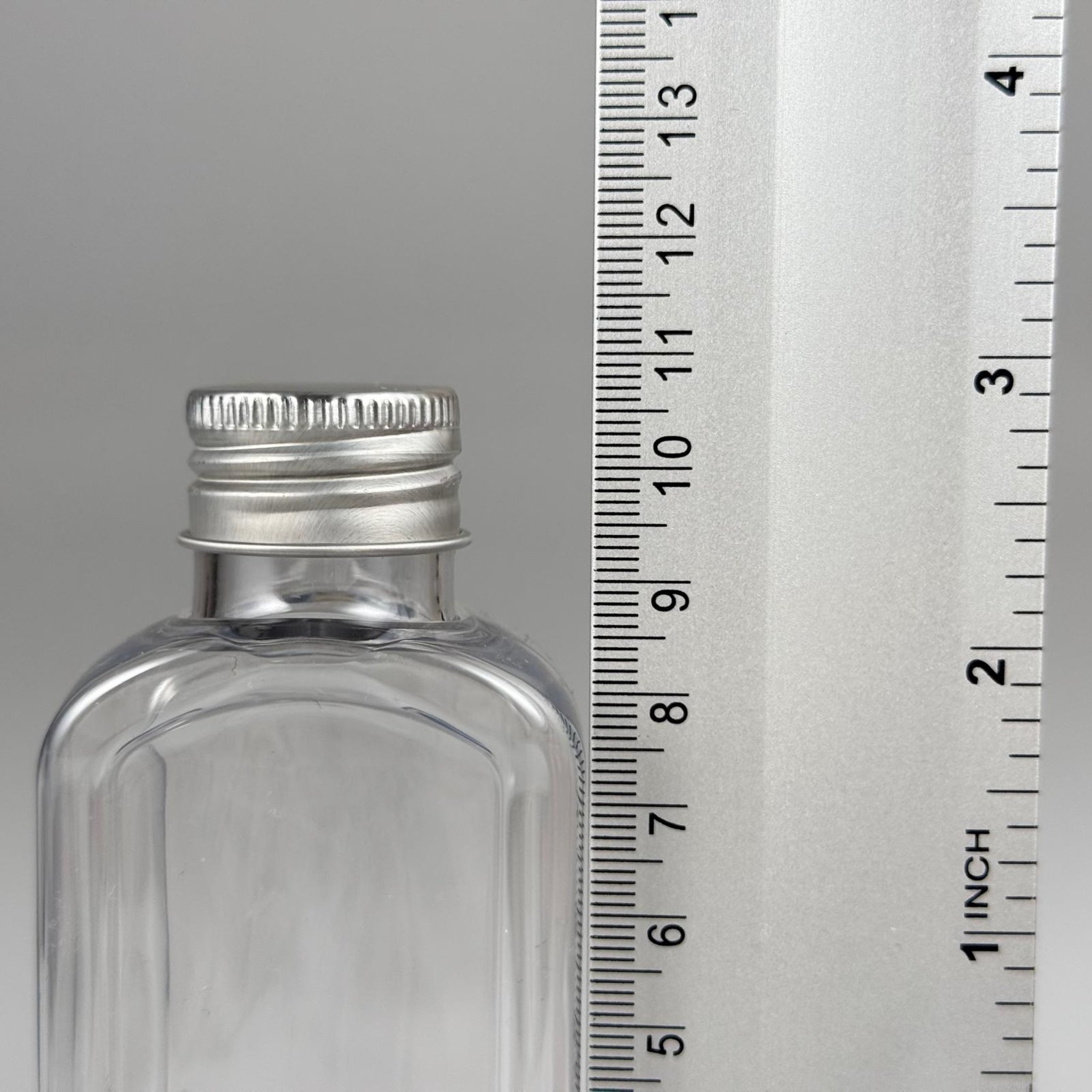 100 CC YASSI KÖŞELİ MODEL ŞEFFAF PET ŞİŞE (24 AĞIZ) + KÖPÜK CONTALI GÜMÜŞ METAL ALÜMİNYUM KAPAK TAKIM - 100 ML KAPAKLI PLASTİK ŞİŞELER