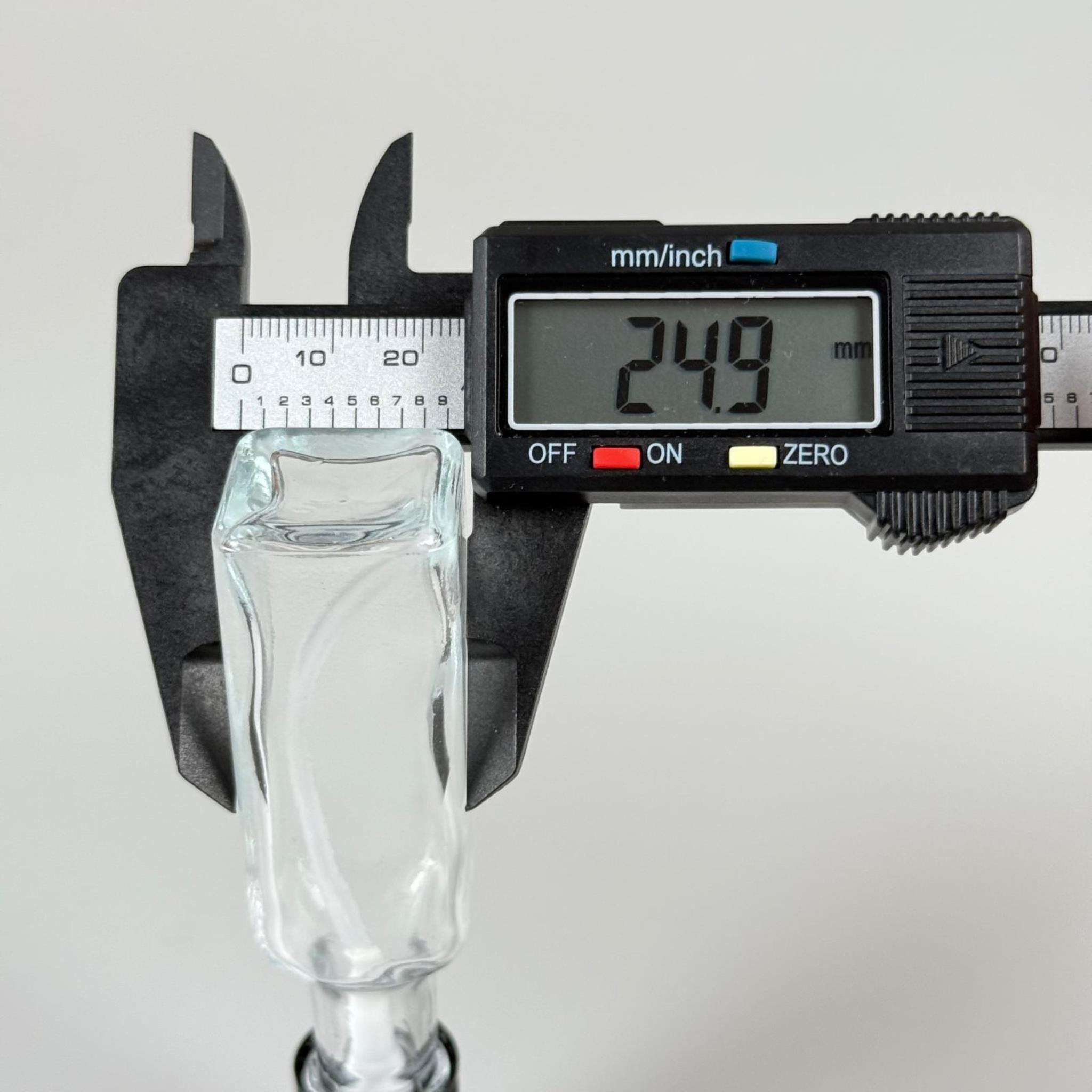 23 CC MARASKA KÖŞELİ CAM ŞİŞE - SİYAH SPREYLİ - 23 ML KARE HEDİYELİK CAM KOLONYA ŞİŞESİ - DÜĞÜN, NİŞAN, SÖZ, KINA, CENAZE, PROMOSYON İÇİN HEDİYELİK KOLONYA ŞİŞELERİ