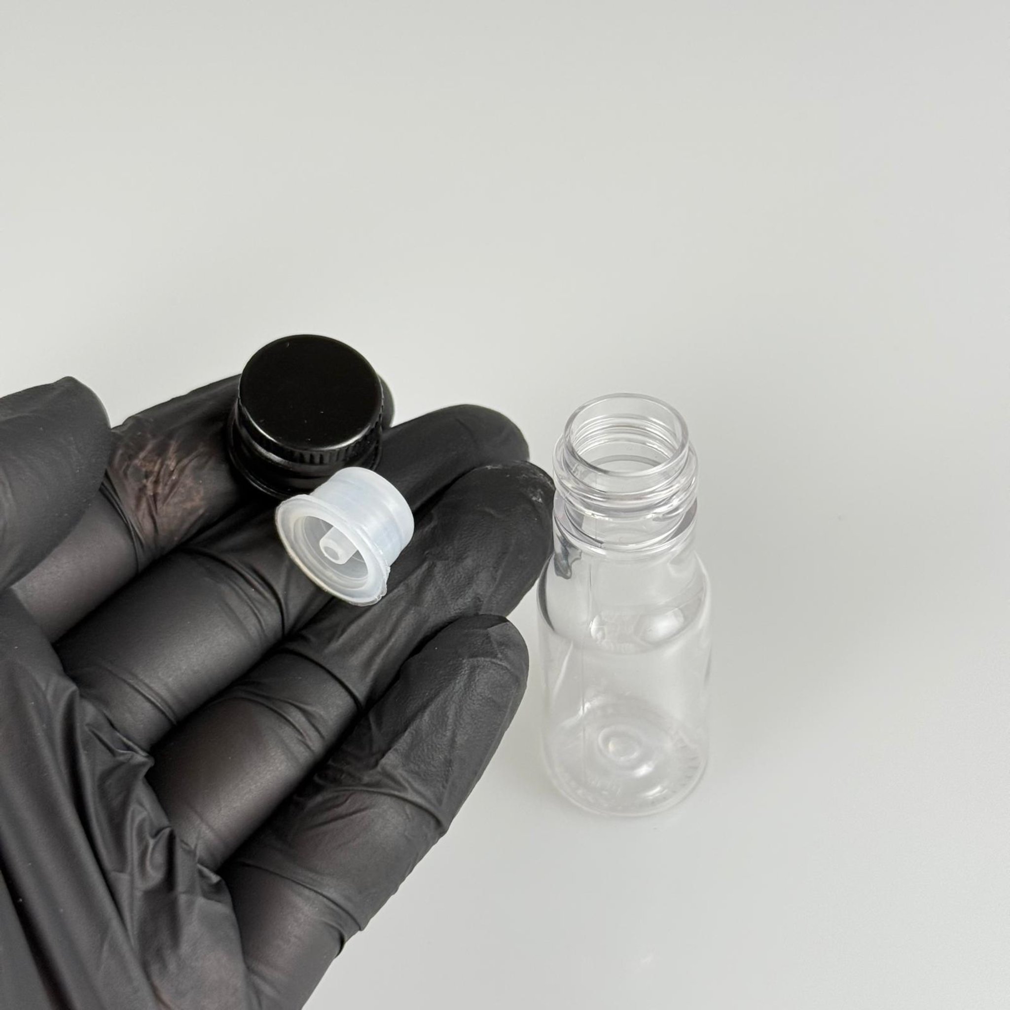 10 CC ŞEFFAF PET ŞİŞE + KÖPÜK CONTALI SİYAH ALÜMİNYUM METAL KAPAKLI + DAMLALIKLI KOLONYA TIPALI TAKIM - 10 ML PLASTİK ŞİŞE (SİLME 15 CC)