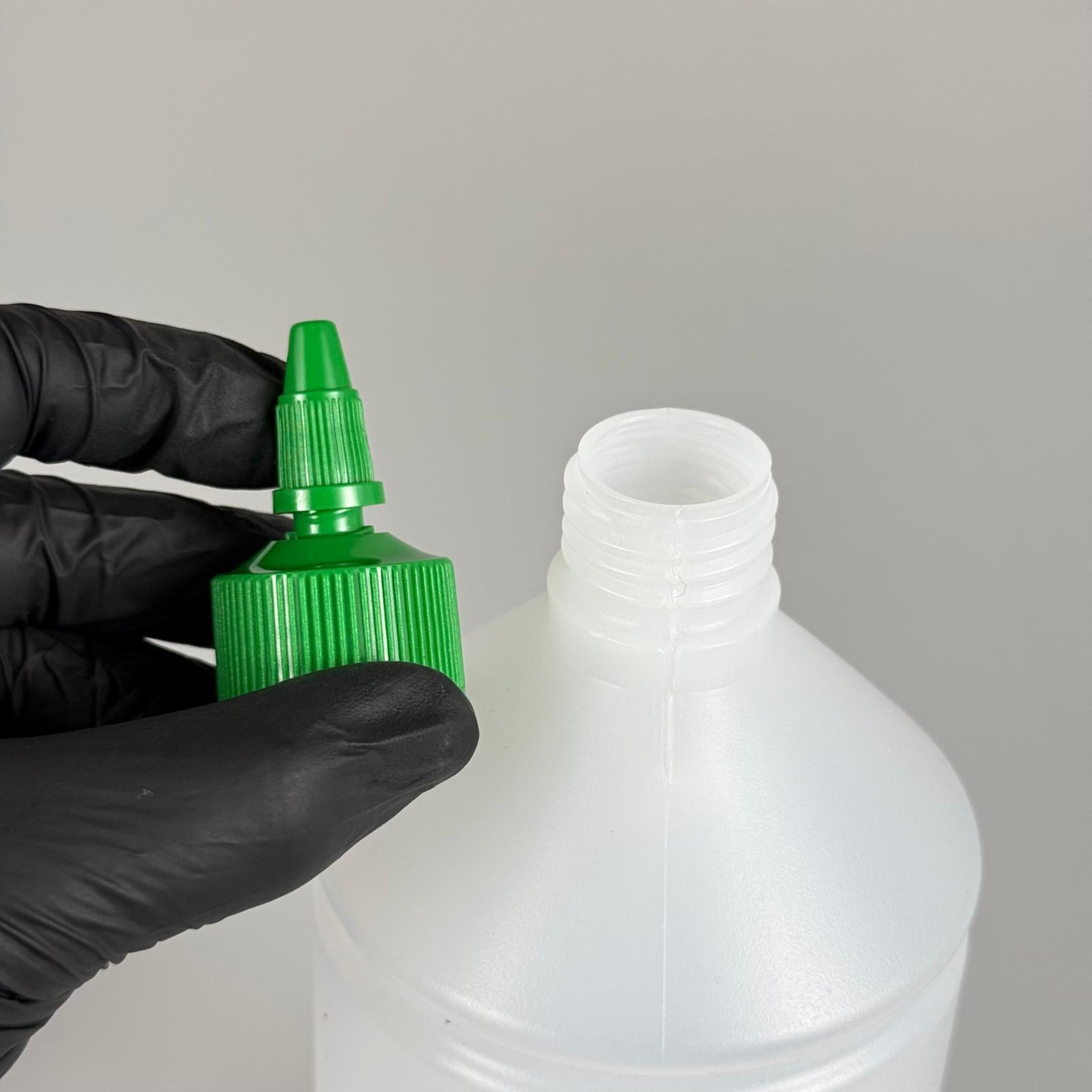 ZEYTİNYAĞI, SOS, ACI SOS, SİRKE, SRIRACHA VB BOŞ ŞİŞELERİ - YEŞİL SİVRİ TWİST AKITICI KAPAK + 1000 ML NATÜREL POLİETİLEN PLASTİK ŞİŞE TAKIM