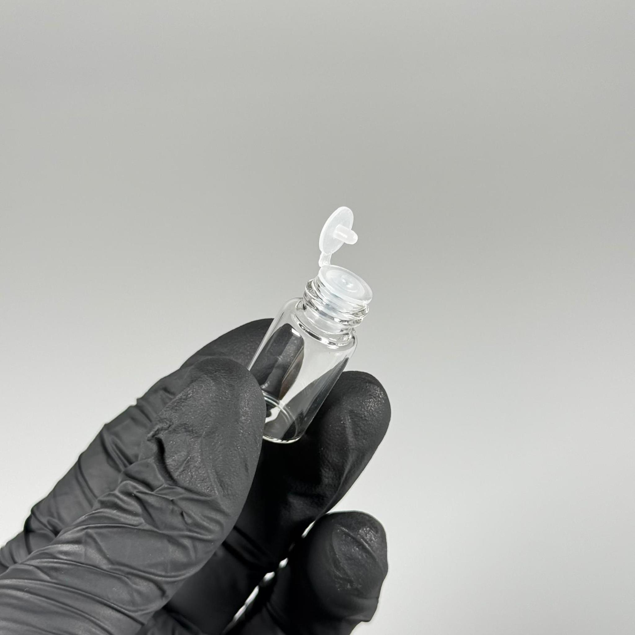 3 CC ŞEFFAF İNCE CAM ŞİŞE - SİYAH KAPAKLI + İÇTEN DAMLALIKLI - 3 ML CAM ŞİŞE