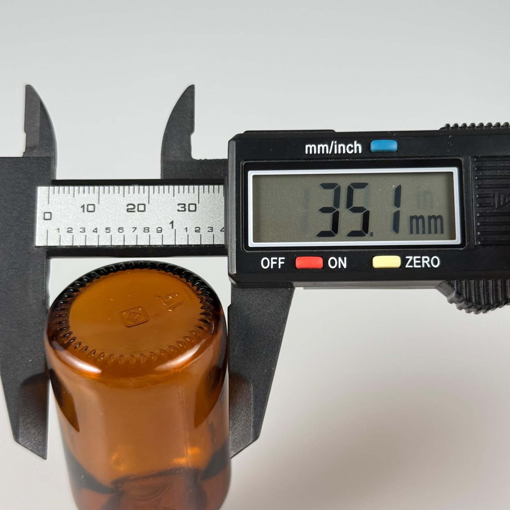 30 CC AMBER CAM ŞİŞE KAPAKSIZ (25 AĞIZ) - 30 ML CAM ŞİŞE - KAHVERENGİ - ŞİŞECAM ÜRÜN KODU  711403