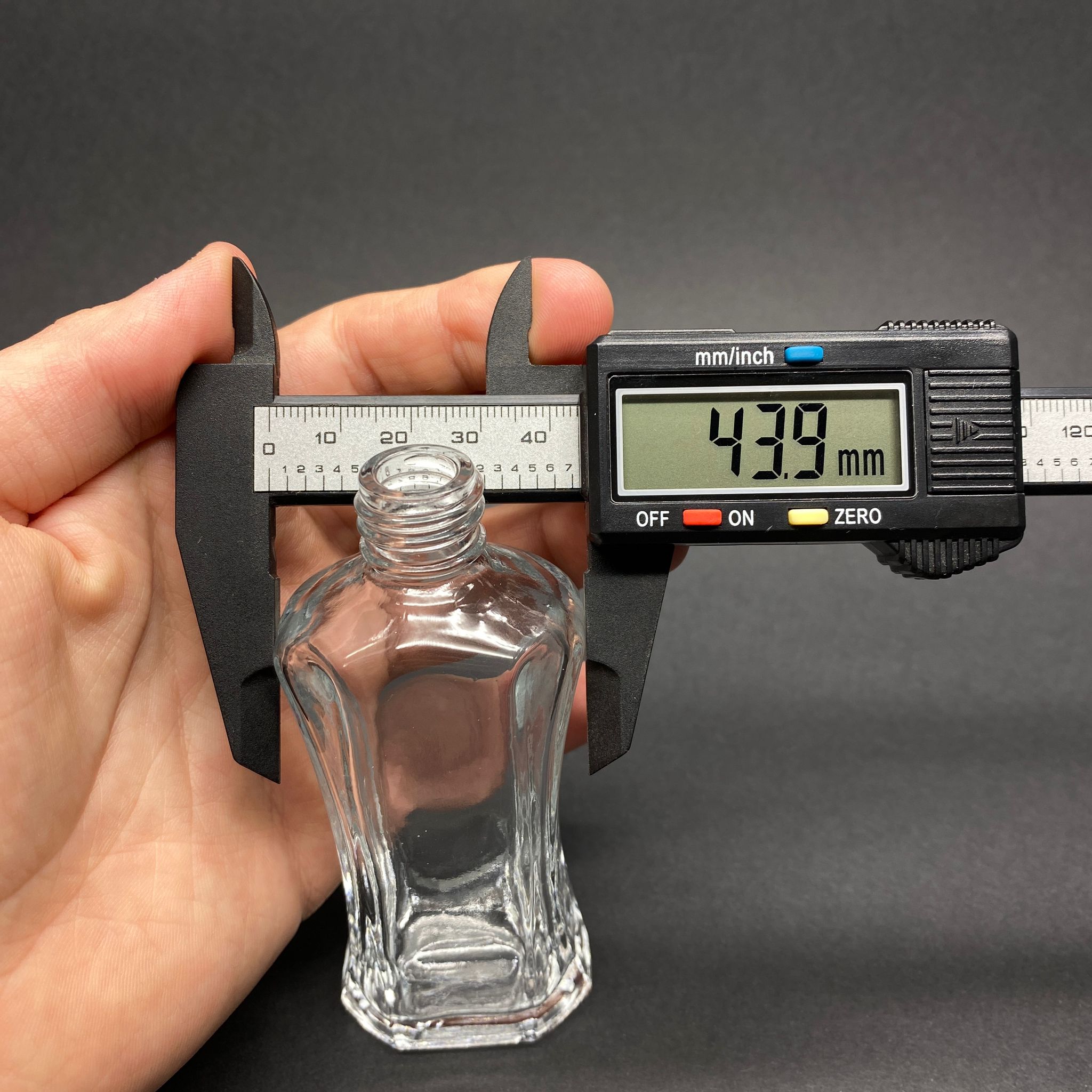50 CC MİLANO MODEL CAM ŞİŞE - 18 AĞIZ KAPAKSIZ - 50 ML LÜKS CAM ŞİŞE (CAMIN KALINLIĞI İLE İLGİLİ +/- 5 ML TOLERANS OLABİLİR)