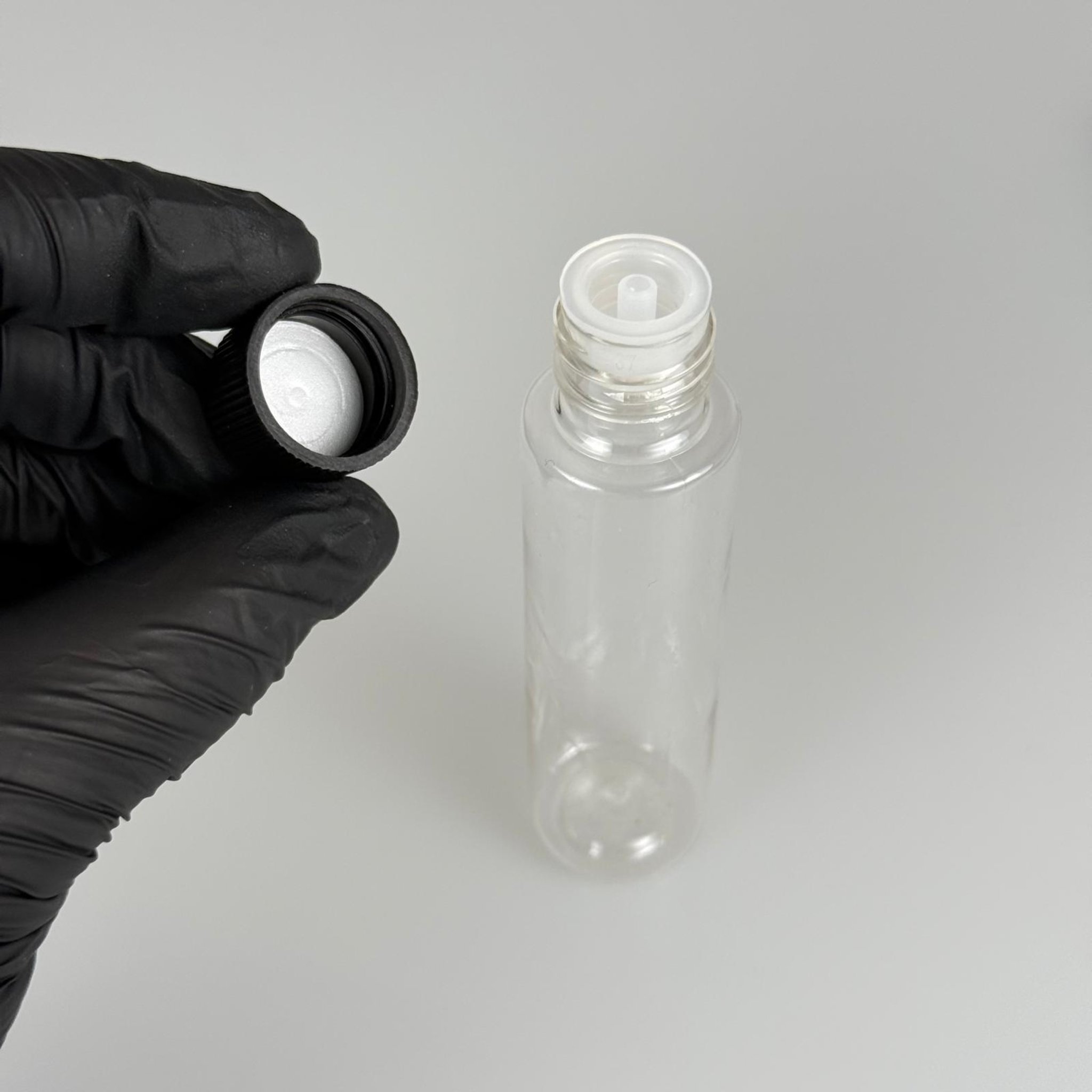 35 CC İÇTEN DAMLALIKLI PLASTİK ŞİŞE -  35 ML ŞEFFAF PET ŞİŞE + CONTALI SİYAH KAPAK + KOLONYA TIPALI (DELEREK KULLANILIR) TAKIM
