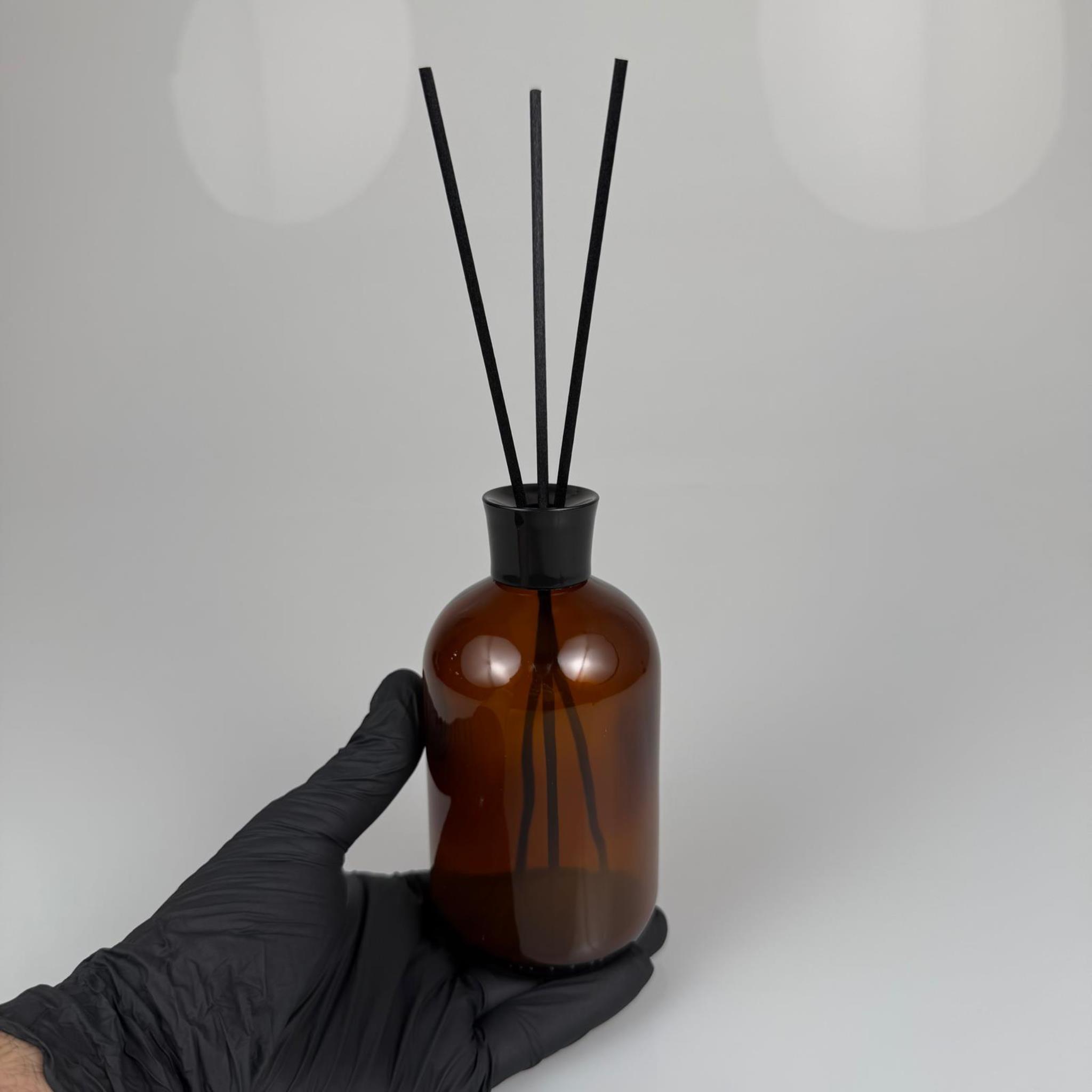 250 CC AMBER CAM BAMBU ODA KOKUSU ŞİŞESİ - 250 ML ÇUBUKLU BAMBU ODA KOKUSU ŞİŞESİ - DİFÜZÖR ŞİŞE- CAM ŞİŞE + SİYAH LÜX KAPAK + SİYAH TIPA + 3 ADET FİBER SİYAH BAMBU ÇUBUK