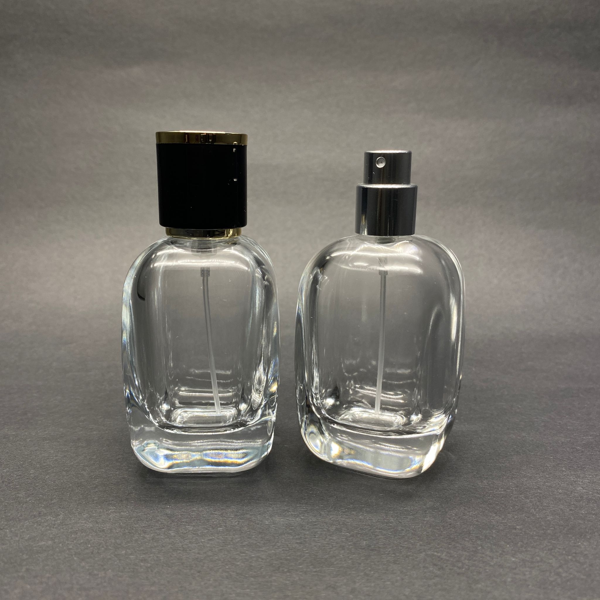 50 ML OVAL KARE MODEL CORE PARFÜM ŞİŞESİ - GÜMÜŞ METAL SPREYLİ + GOLD SİYAH KAPAKLI (AĞIZ 15 MM GEÇME KOLAY KAPAMA)
