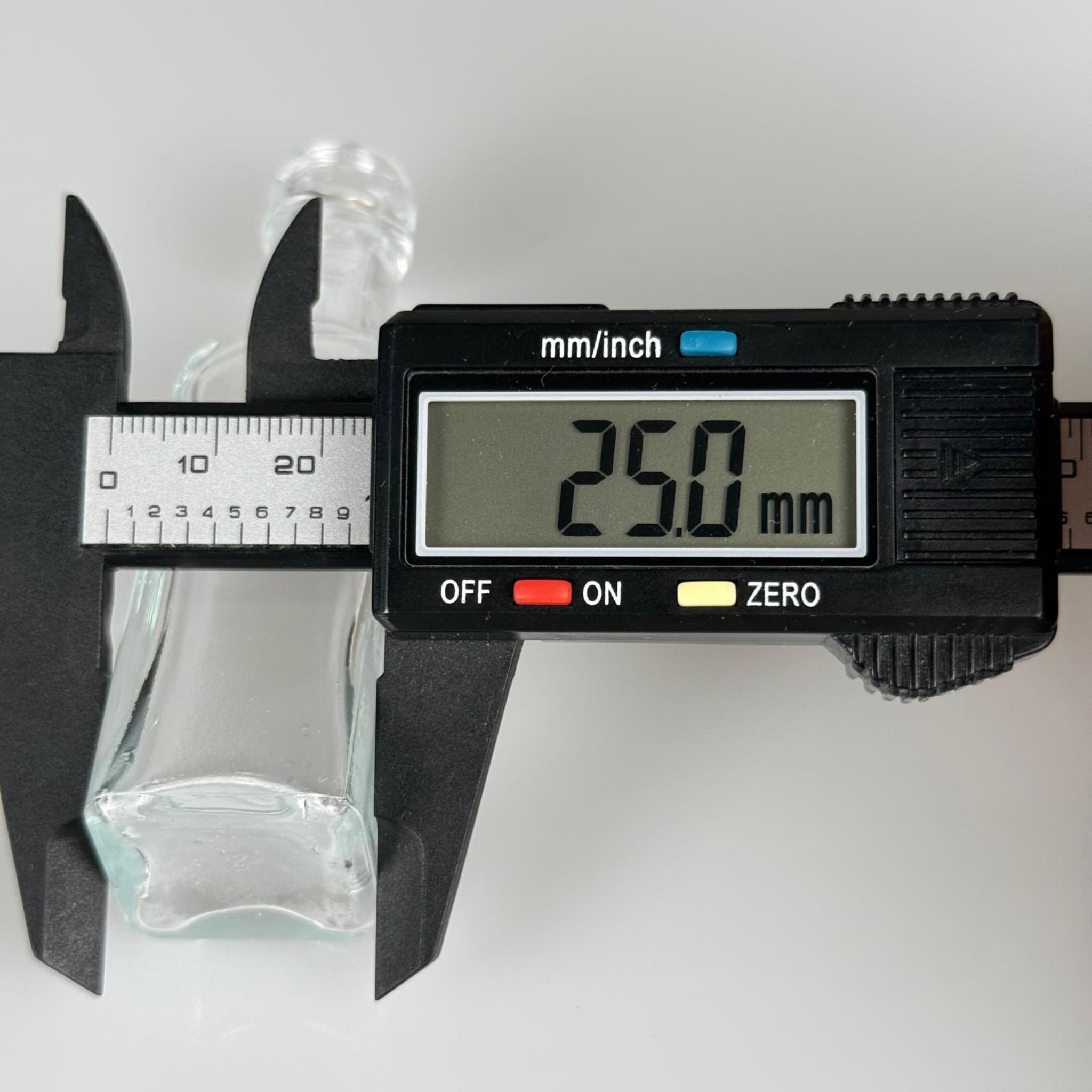 23 CC MARASKA KÖŞELİ CAM ŞİŞE - SİYAH SPREYLİ - 23 ML KARE HEDİYELİK CAM KOLONYA ŞİŞESİ - DÜĞÜN, NİŞAN, SÖZ, KINA, CENAZE, PROMOSYON İÇİN HEDİYELİK KOLONYA ŞİŞELERİ