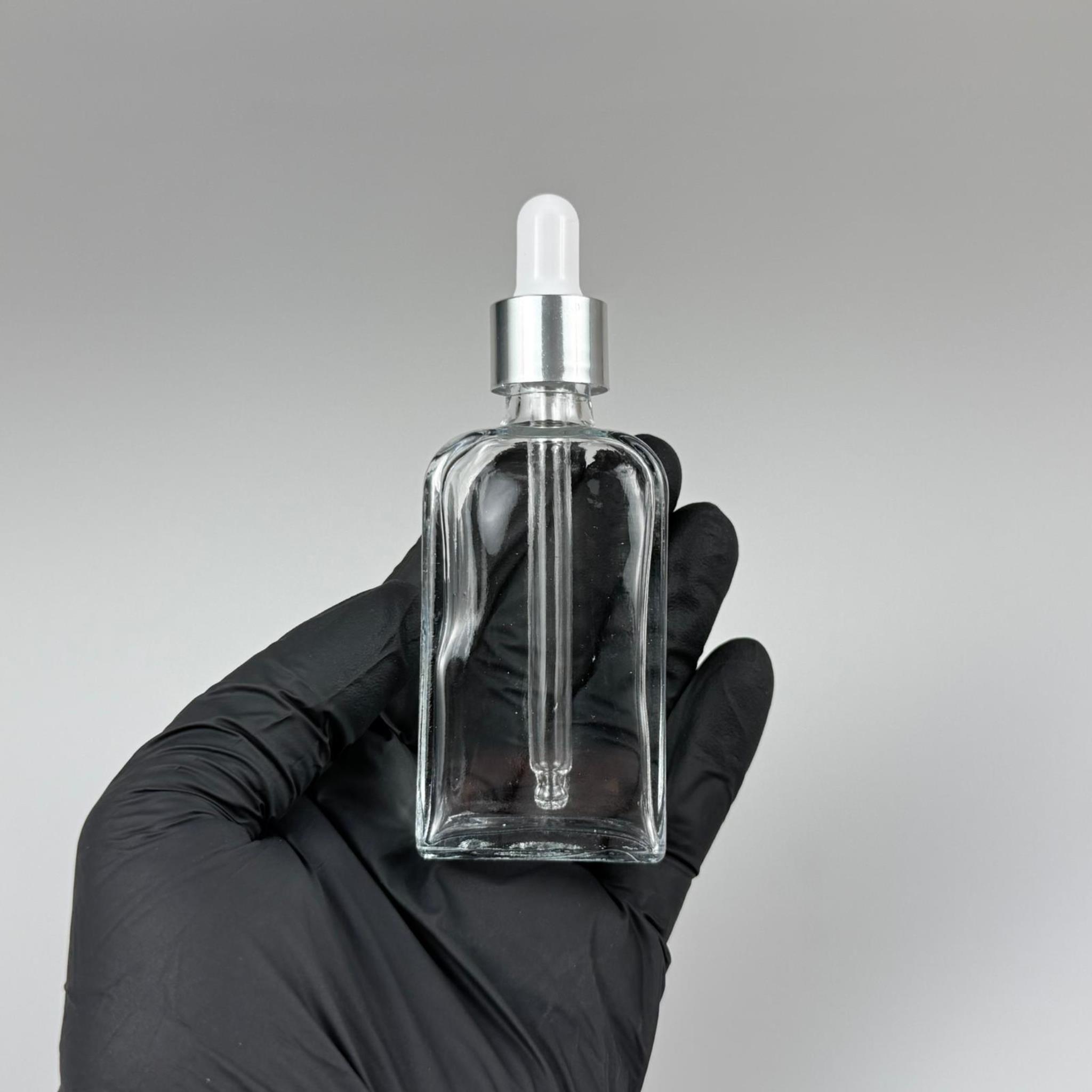 40 CC YASSI DİKDÖRTGEN PRESTİJLİ CAM DAMLALIKLI ŞİŞE - BEYAZ EMZİK - GÜMÜŞ METALİK KAPAK - 40 ML CAM DAMLALIKLI ŞİŞE - DAMLALIKLI BOŞ ŞİŞE