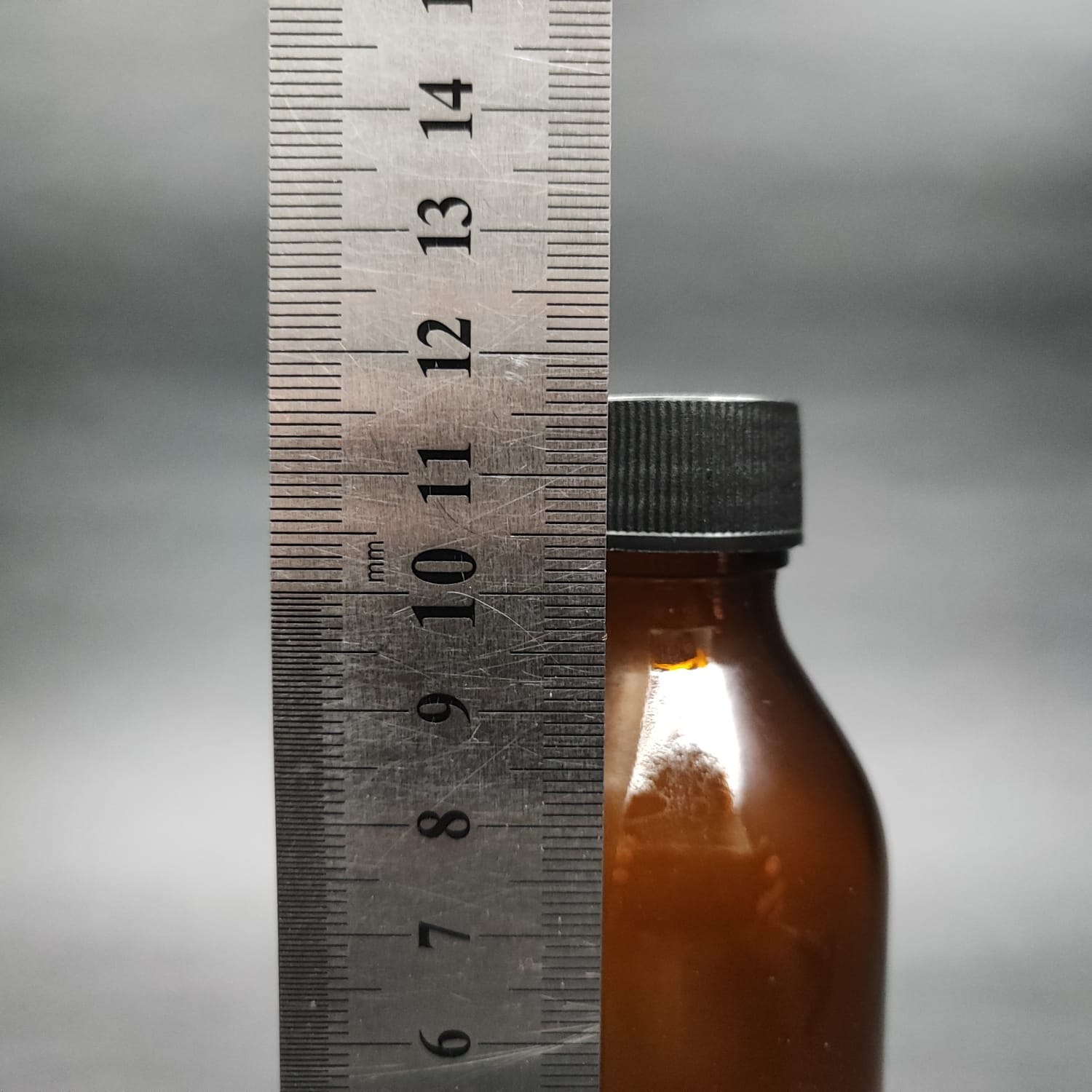 100 ML DOLUMU KOLAY, GENİŞ AĞIZLI İÇTEN DAMLALIKLI ŞİŞE (25 MM AĞIZ)  - 100 CC SİYAH CONTALI KAPAKLI İÇTEN DAMLALIKLI CAM ECZA ŞİŞESİ - AMBER KAHVERENGİ