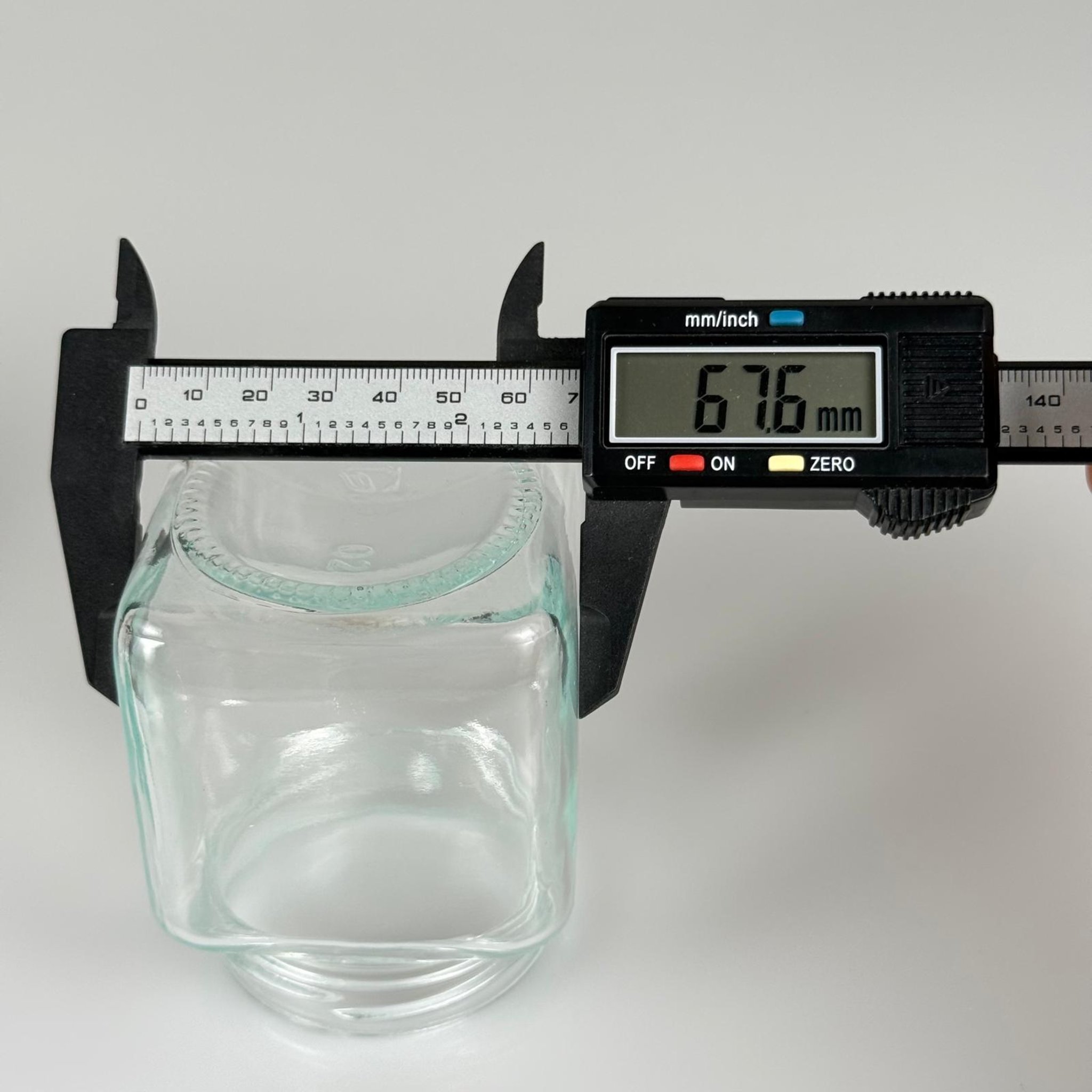 250 CC CAM KARE KAVANOZ + GOLD METAL KAPAKLI + KENDİNDEN YAPIŞKANLI KÖPÜK CONTALI TAKIM - 250 ML KÖŞELİ KAVANOZ
