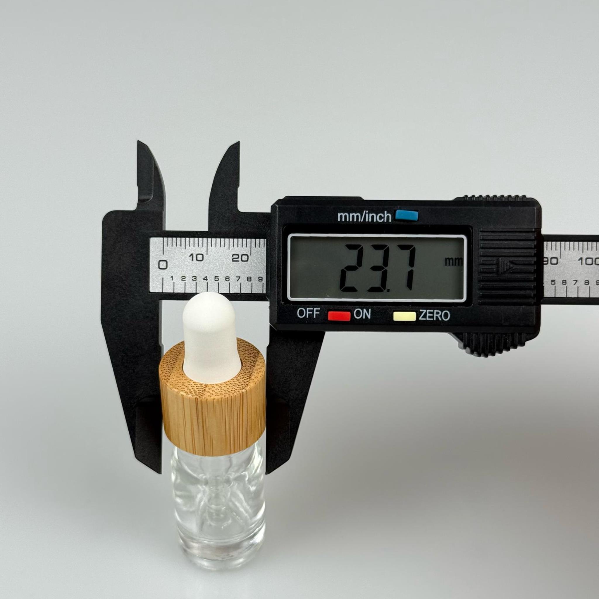 5 CC ŞEFFAF CAM DAMLALIKLI ŞİŞE - BEYAZ EMZİK - BAMBU AHŞAP KAPAK - 5 ML ŞEFFAF BAMBU KAPAKLI CAM DAMLALIKLI ŞİŞE