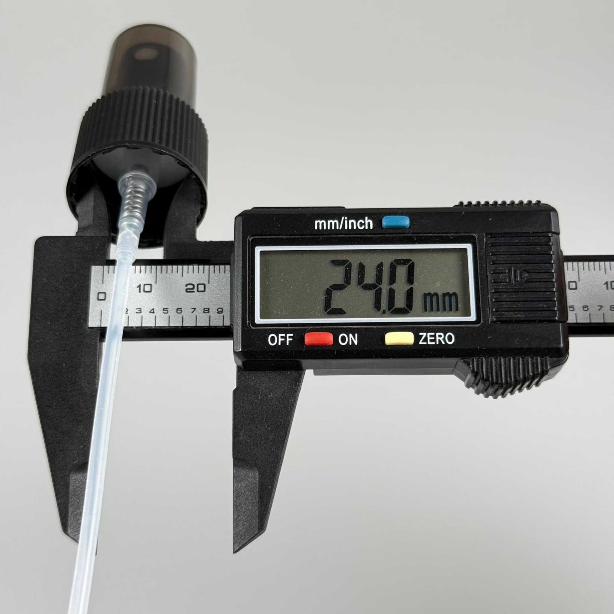 24 MM SPREY PARMAK SPREY SİYAH RENK - 24 MM VALF - ŞEFFAF KAPAKLI