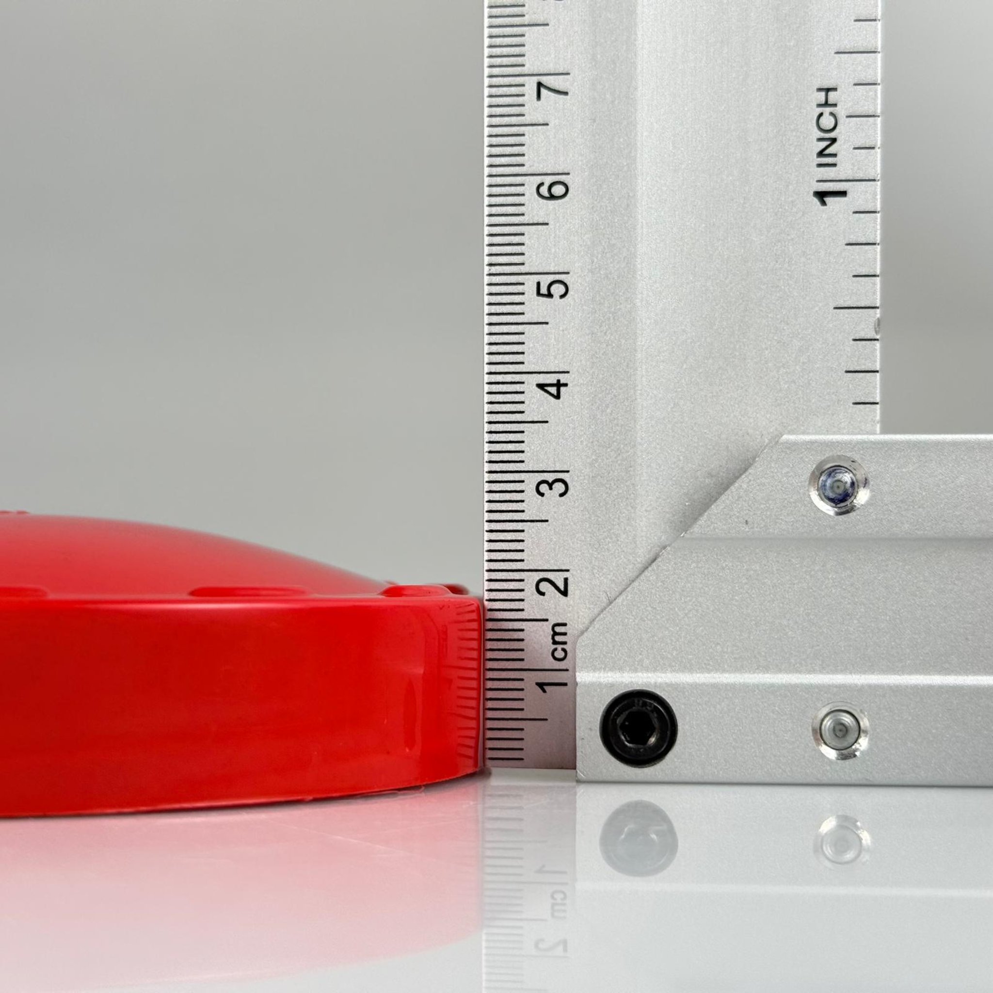 100 MM VİDALI PLASTİK KAPAK - KIRMIZI