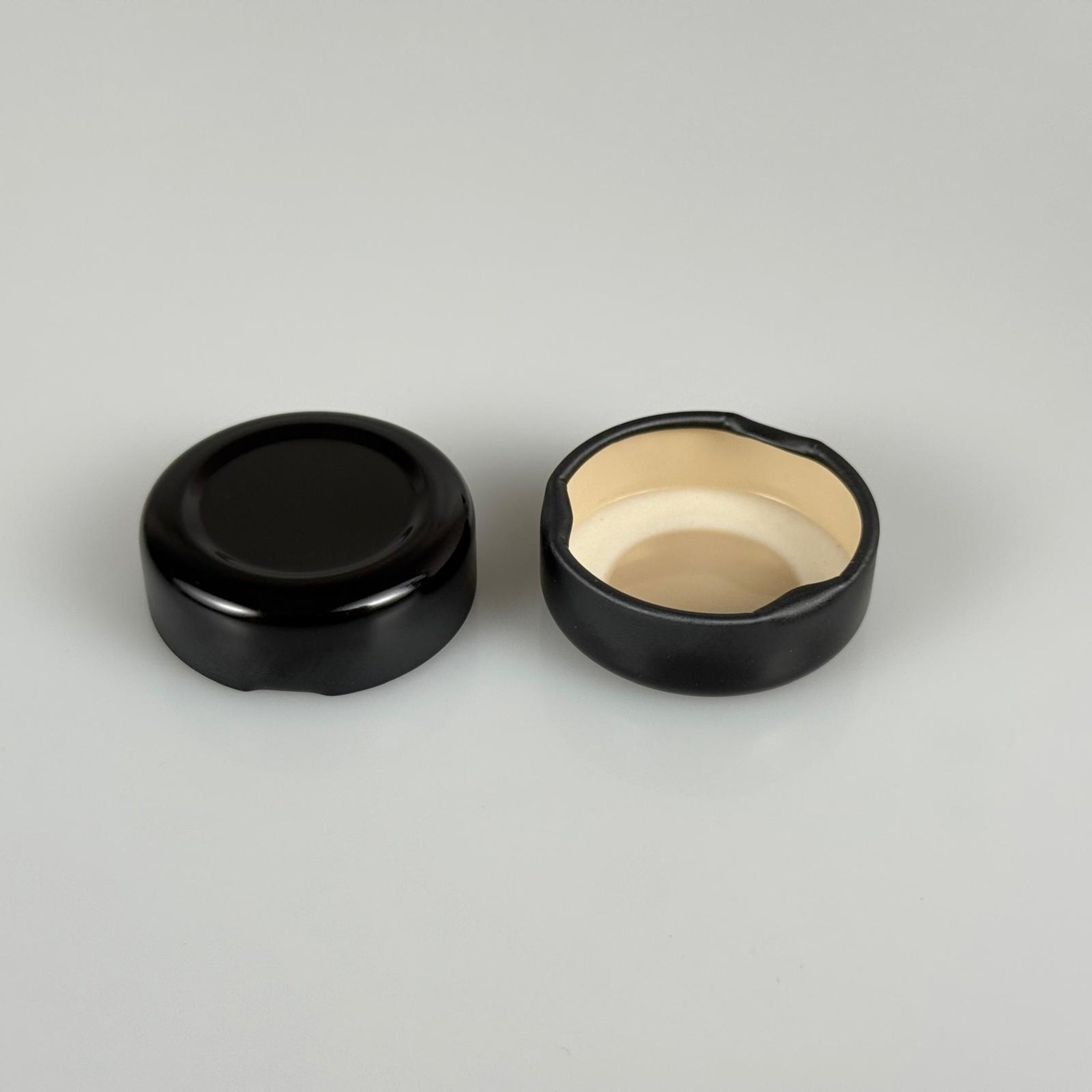 33 MM TWİST-OFF DERİN SİYAH METAL KAPAK (33MTO469 DÜZ)