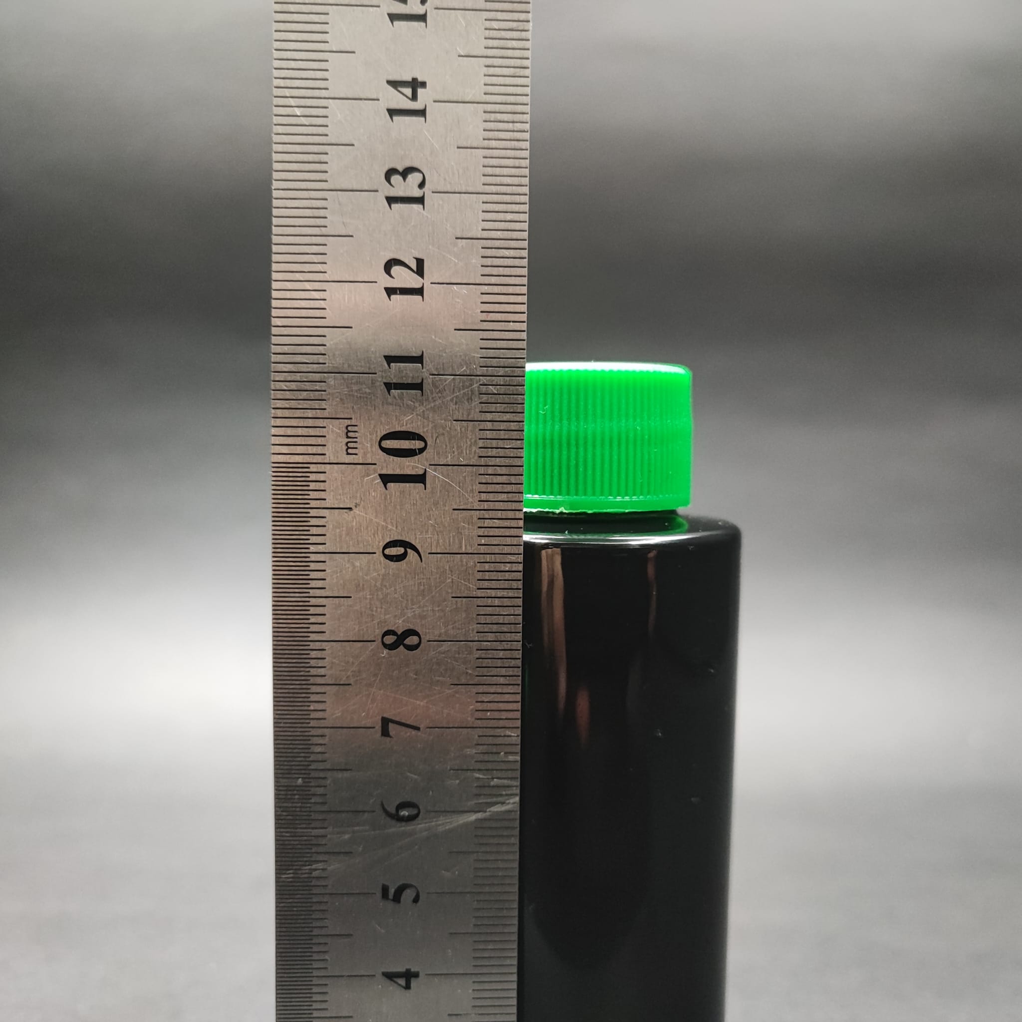 100 CC SİYAH SERT PET ŞİŞE - CONTALI YEŞİL KAPAKLI - 100 ML KAPAKLI PLASTİK ŞİŞE