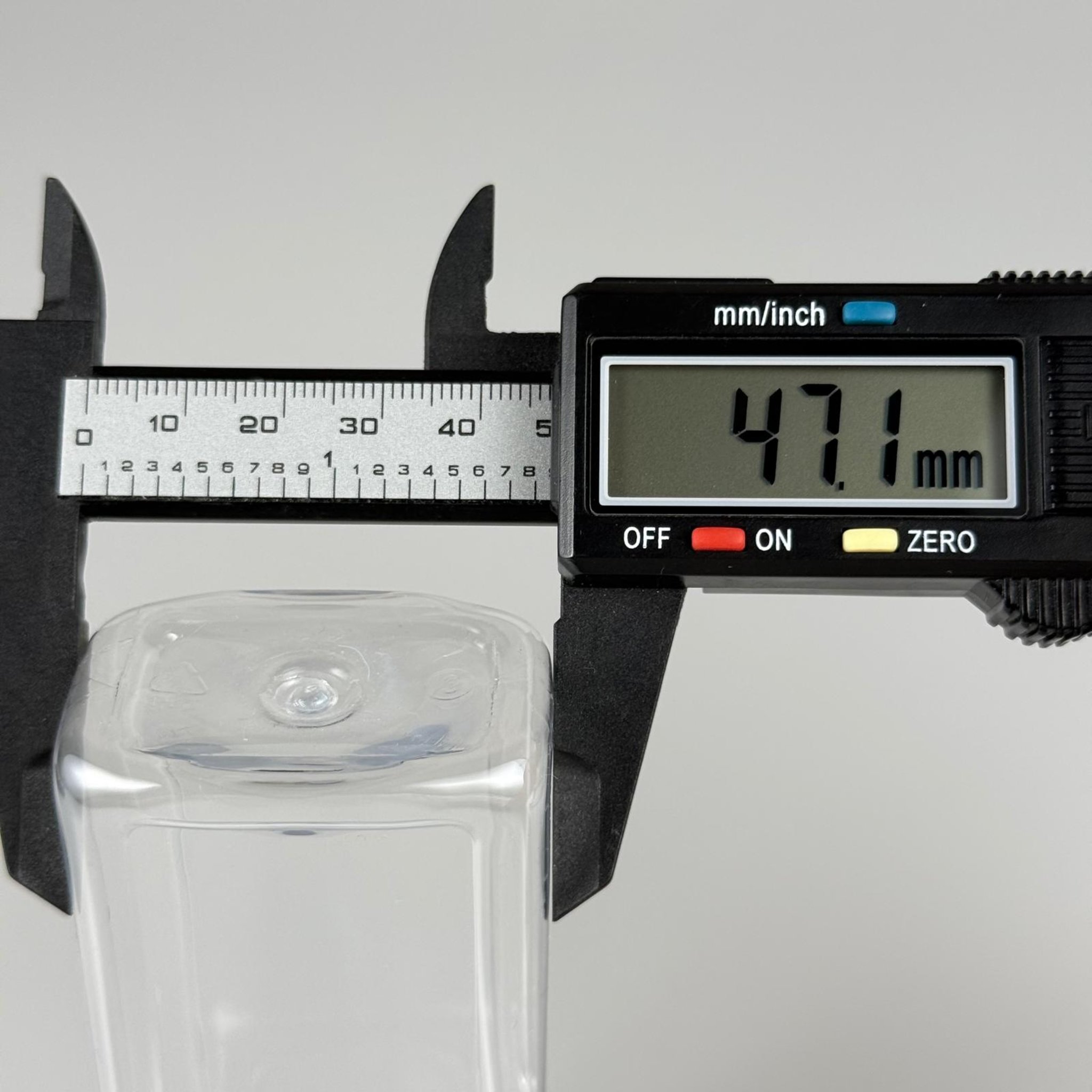 100 CC YASSI KÖŞELİ MODEL ŞEFFAF PET ŞİŞE (24 AĞIZ) + KÖPÜK CONTALI GÜMÜŞ METAL ALÜMİNYUM KAPAK TAKIM - 100 ML KAPAKLI PLASTİK ŞİŞELER