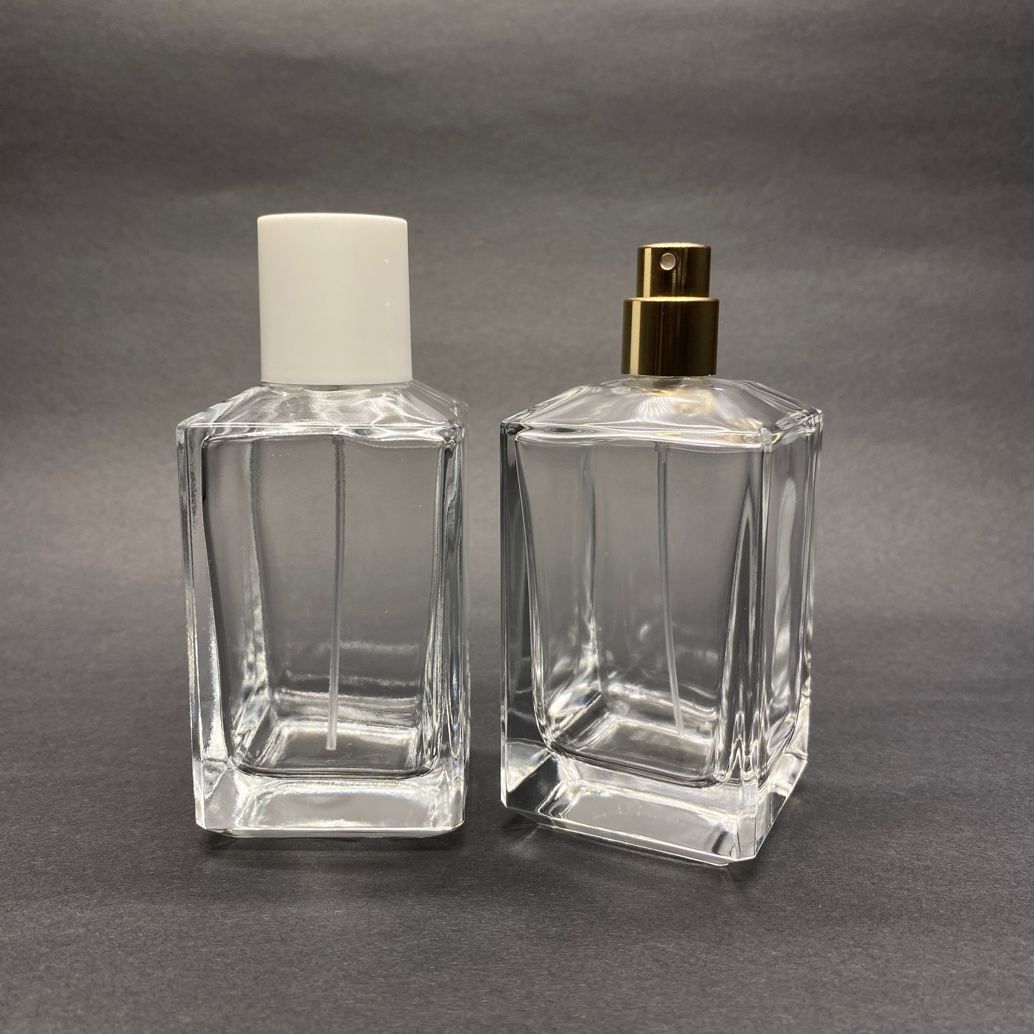 100 ML KÖŞELİ KONİK MODEL PRİZMA PARFÜM ŞİŞESİ - GOLD METAL SPREYLİ + BEYAZ KAPAKLI (AĞIZ 15 MM GEÇME KOLAY KAPAMA)