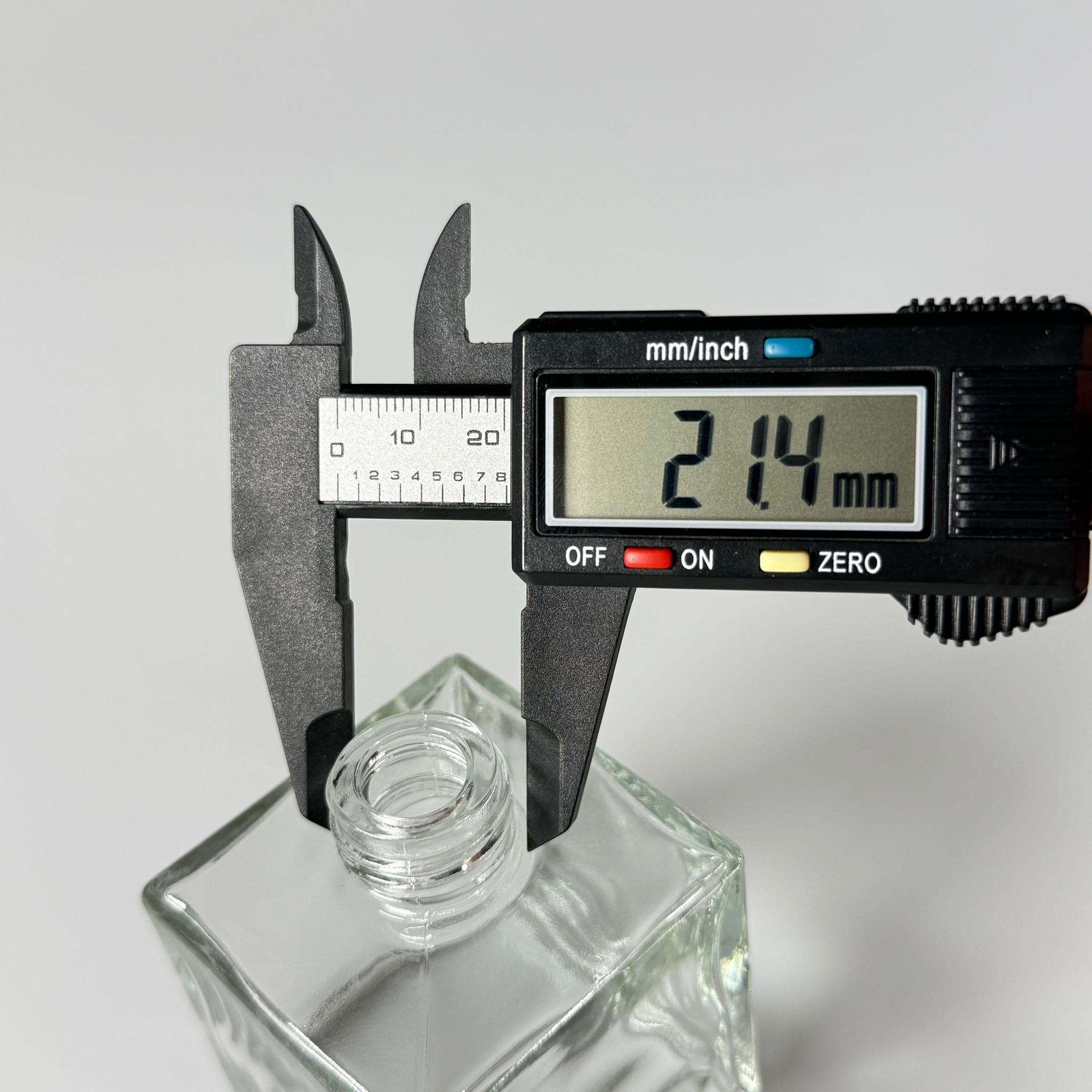 100 CC KARE CAM ŞİŞE 22 MM AĞIZ - kapaksız
