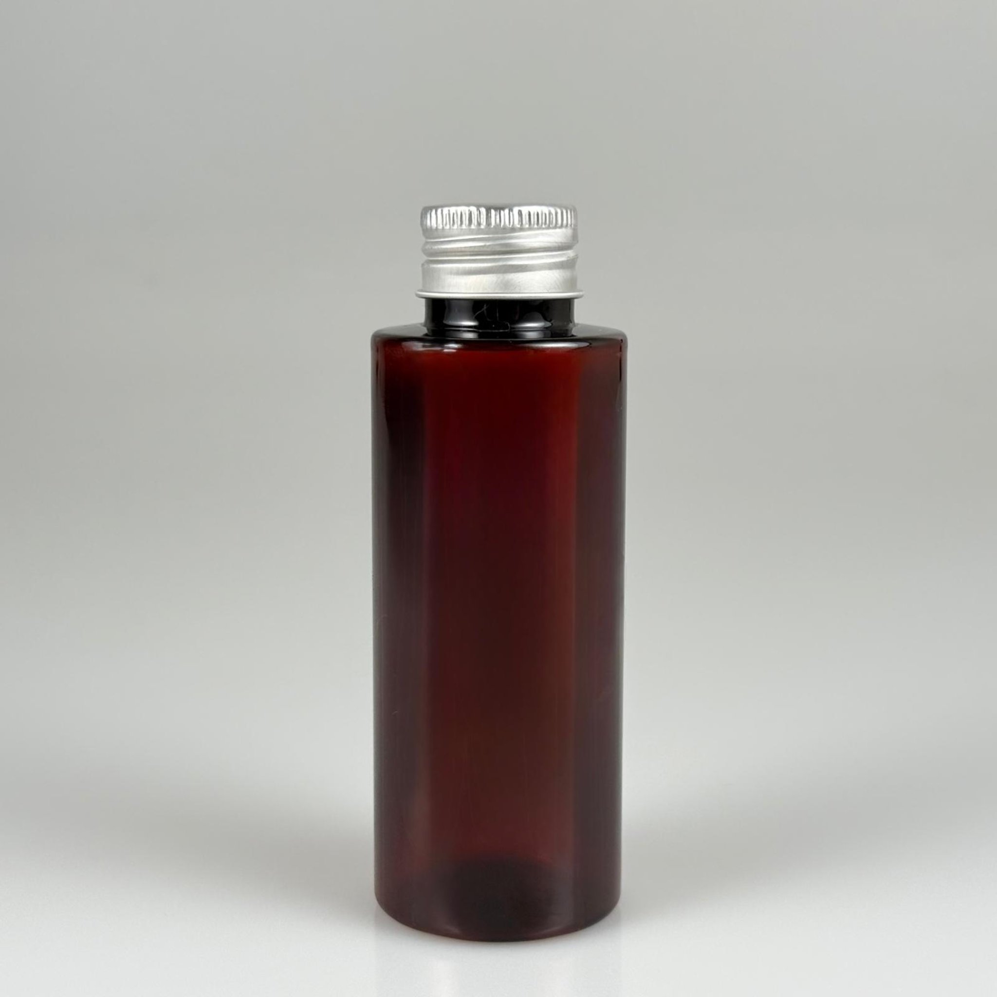 100 CC AMBER SİLİNDİR KESKİN KÜT MODEL SERT PET ŞİŞE (17 GR - 24 AĞIZ ) + KÖPÜK CONTALI GÜMÜŞ METAL ALÜMİNUM KAPAKLI TAKIM - 100 ML KAPAKLI AMBER PLASTİK ŞİŞELER
