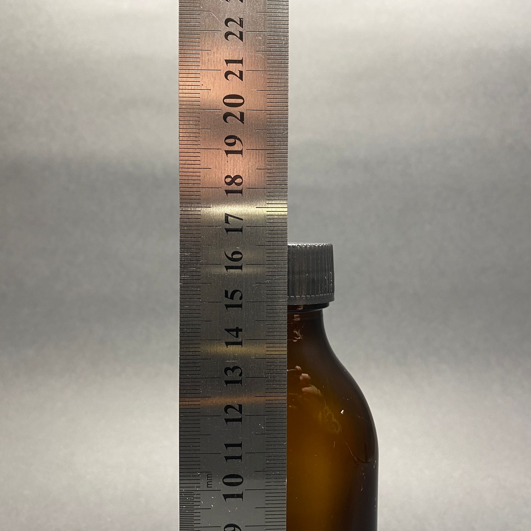 150 CC AMBER CAM YASSI COLD BREW ŞİŞE (SOĞUK KAHVE ŞİŞESİ) SİYAH KAPAKLI (28 AĞIZ) - 150 ML YASSI CAM ŞİŞE