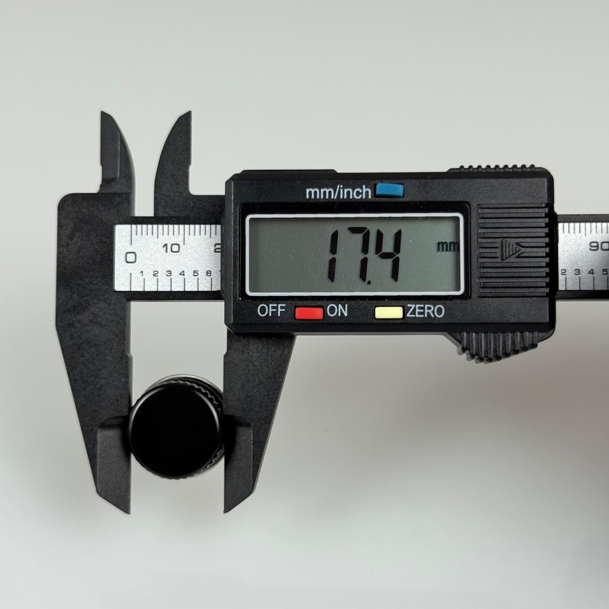 18 MM VİDALI SİYAH ALÜMİNYUM KAPAK - KÖPÜK CONTALI