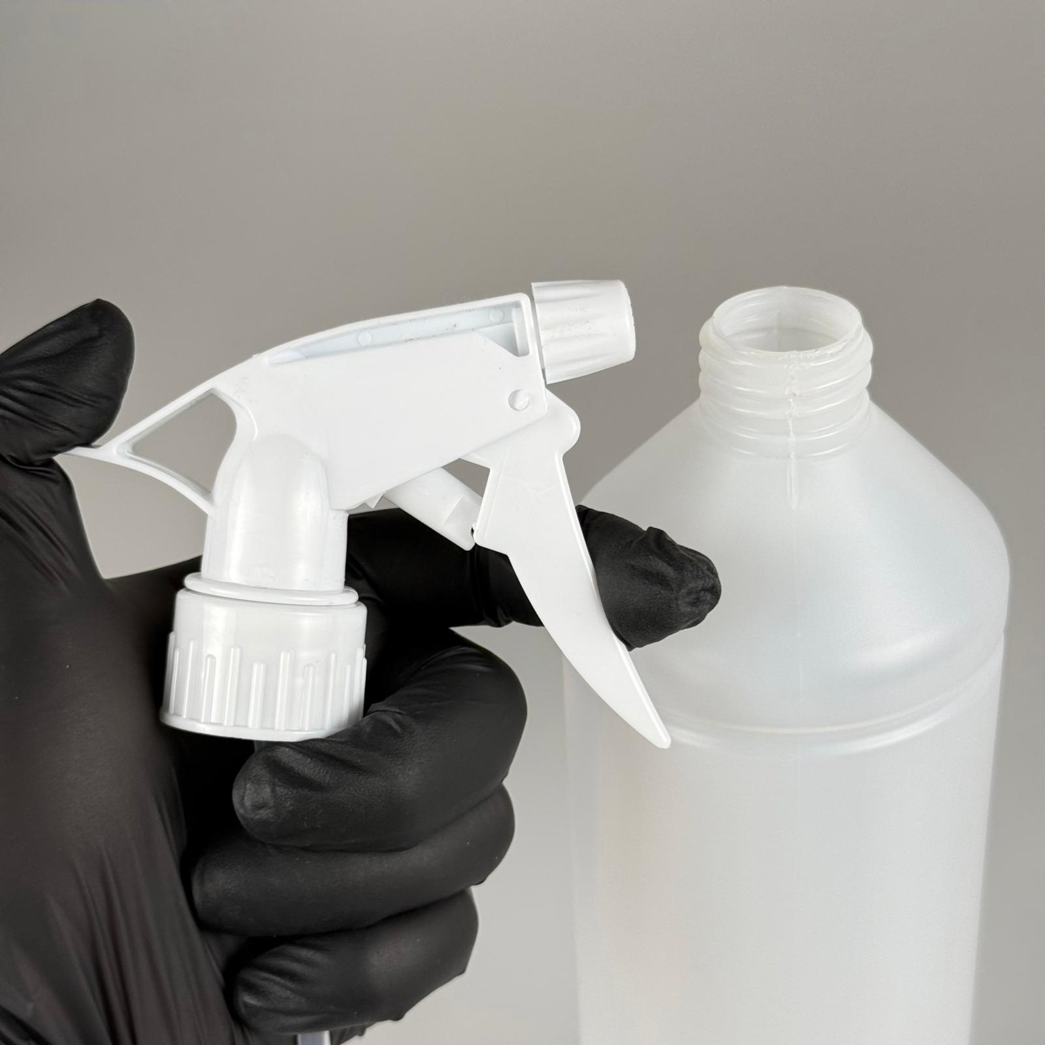 1000 CC TİNER ŞİŞESİ - BEYAZ DOZAJLI KİMYASALA DAYANIKLI TRİGER TETİK SPREYLİ - 1000 ML KİMYASALA DAYANIKLI PLASTİK ŞİŞE - 1 LT POLİETİLEN ŞİŞE - UZUN