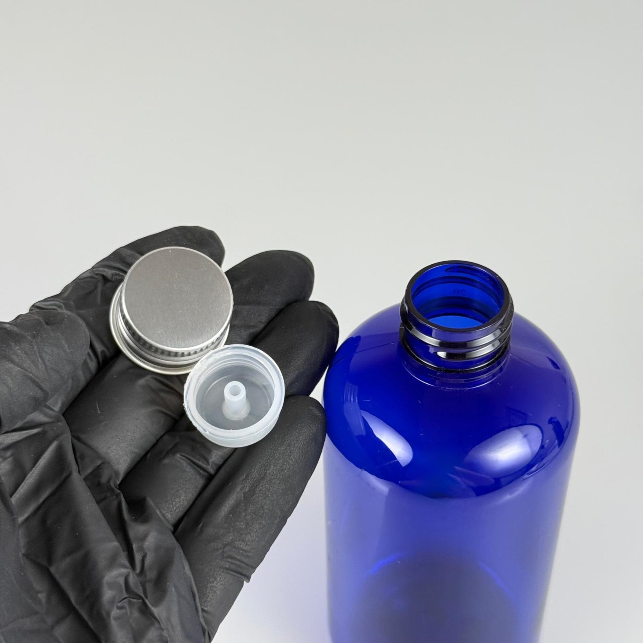 250 CC MAVİ PLASTİK ŞİŞE ZEYNEP MODEL ( 24 AĞIZ ) + KÖPÜK CONTALI GÜMÜŞ METAL ALÜMİNYUM KAPAKLI + KOLONYA TIPALI TAKIM - 250 ML KAPAKLI MAVİ TOMBUL PET ŞİŞELER