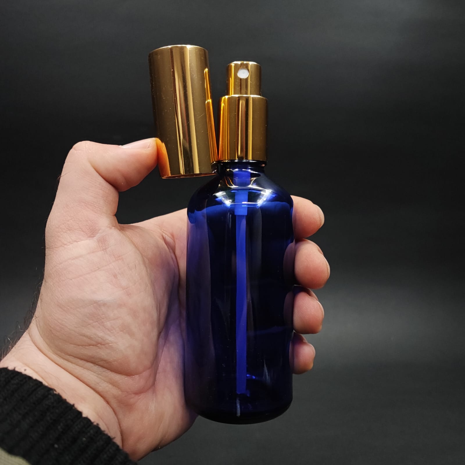 100 ML LÜKS VİDALI VALF ÇEVİRME PARFÜM ŞİŞELERİ - 100 CC MAVİ CAM ŞİŞE - GOLD METAL SPREYLİ KAPAKLI SET