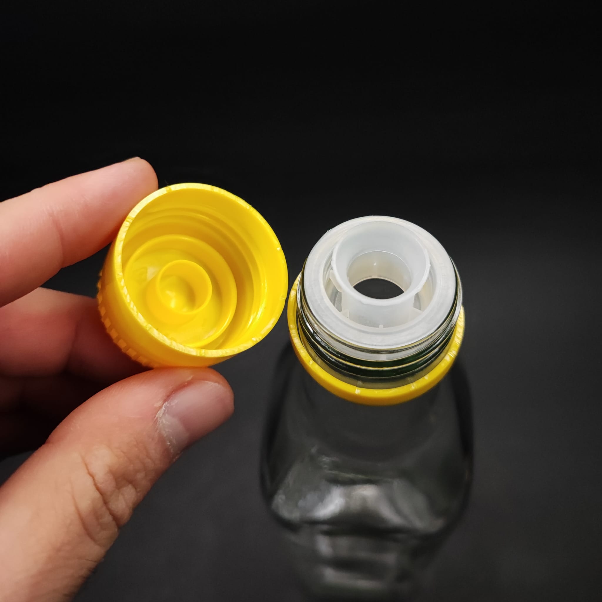 500 CC MARASKA ŞEFFAF CAM ŞİŞE - KİLİTLİ SARI AKITICILI DROP - STOP KAPAKLI - 0,5 LİTRE KÖŞELİ KARE YAĞ ŞİŞESİ - SİRKE ŞİŞESİ - ZEYTİNYAĞ İÇİN BOŞ CAM ŞİŞE