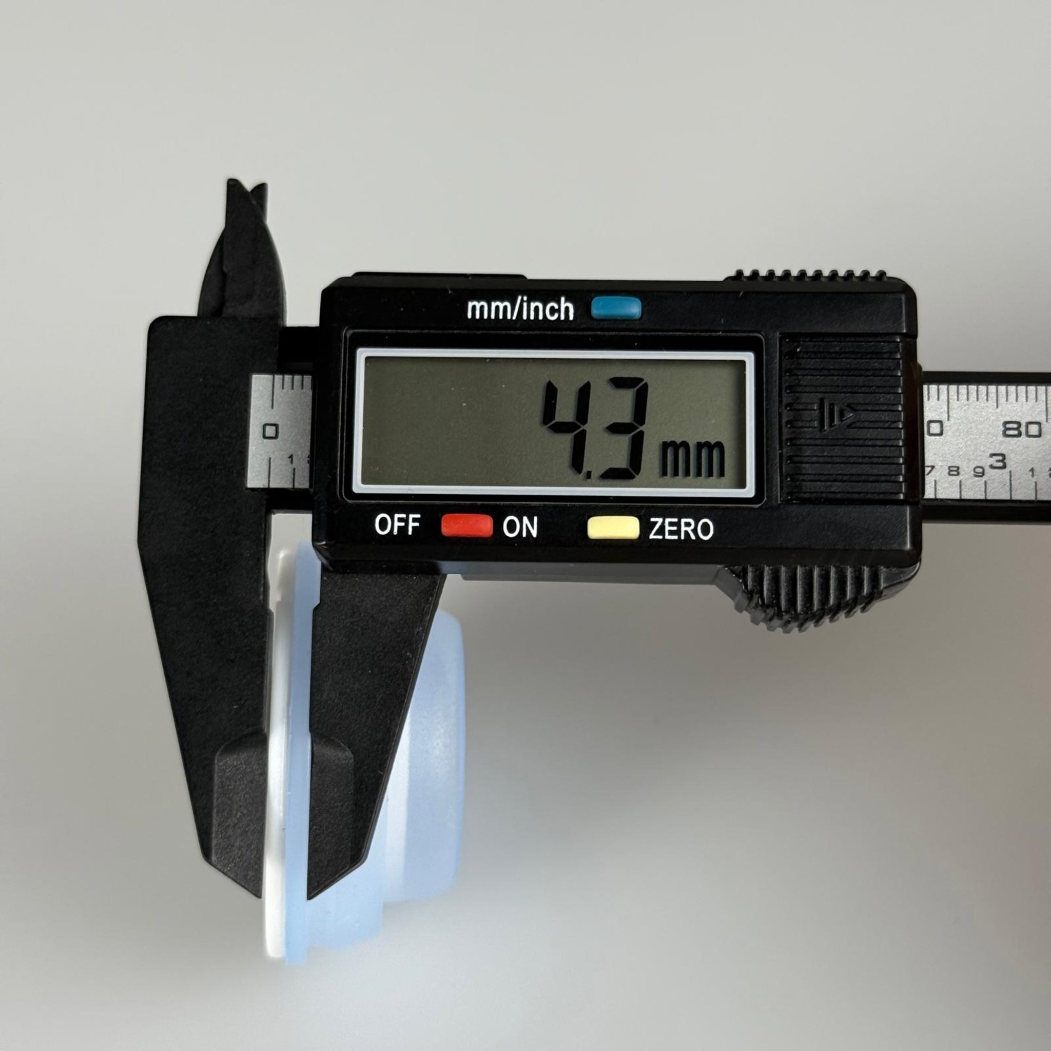 42 MM P2 K CL NATÜREL BEYAZ BERİCAP (SOLVENT VE TİNER TENEKESİ İÇİN) - TENEKE İÇİN PLASTİK KAPAK - YEDEK KİMYASAL TENEKE KAPAĞI - Çakma Metal TENEKE Kapağı