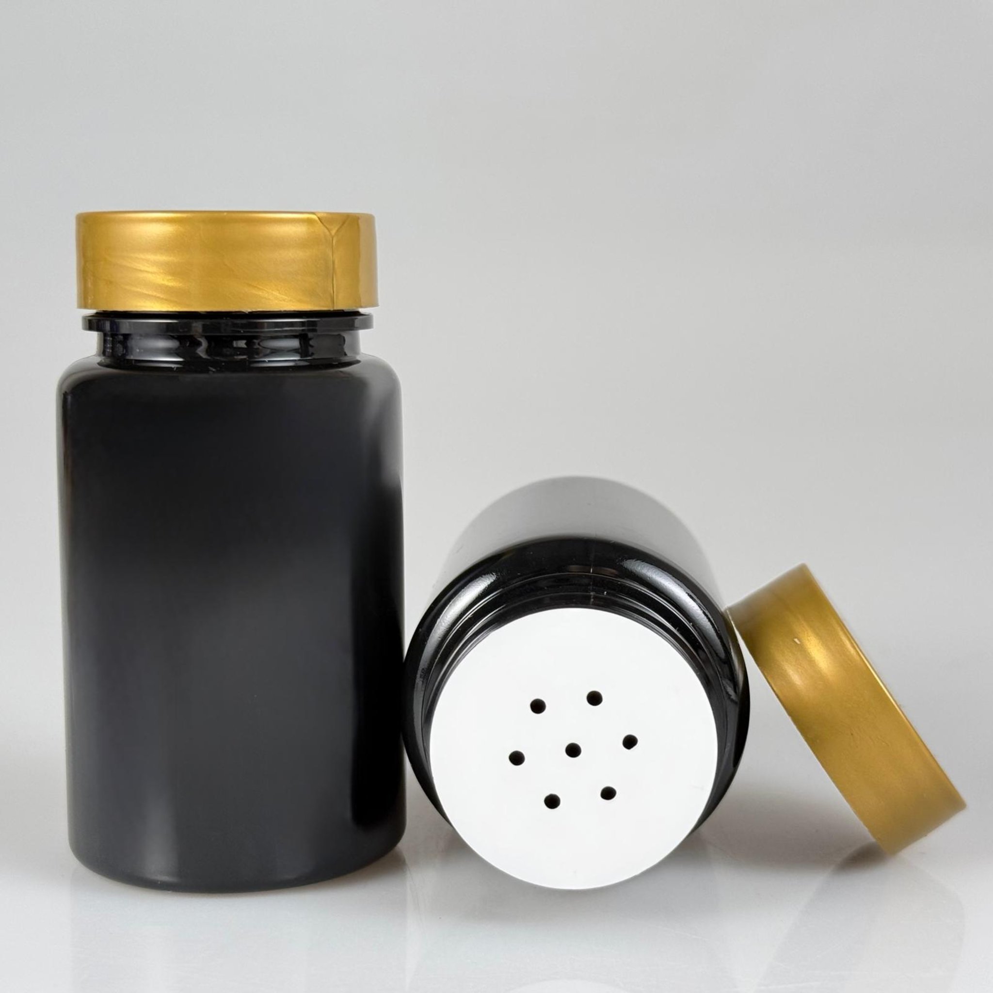 100 CC SİYAH PET PUDRA ŞİŞESİ + GOLD PLASTİK KAPAKLI + PUDRA TIPALI TAKIM - 100 ML PUDRA KUTUSU, EKO TUZLUK