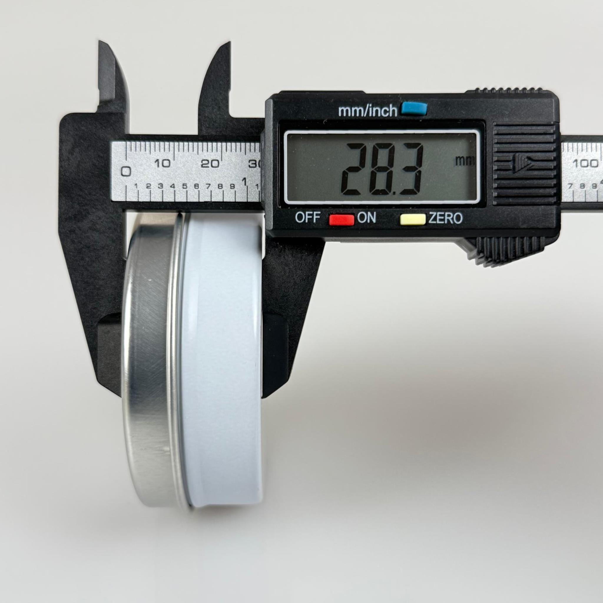 100 CC TENEKE KUTU - BEYAZ - GÜMÜŞ KAPAKLI - METAL AMBALAJ - MUM TENEKESİ 77 X 28 MM