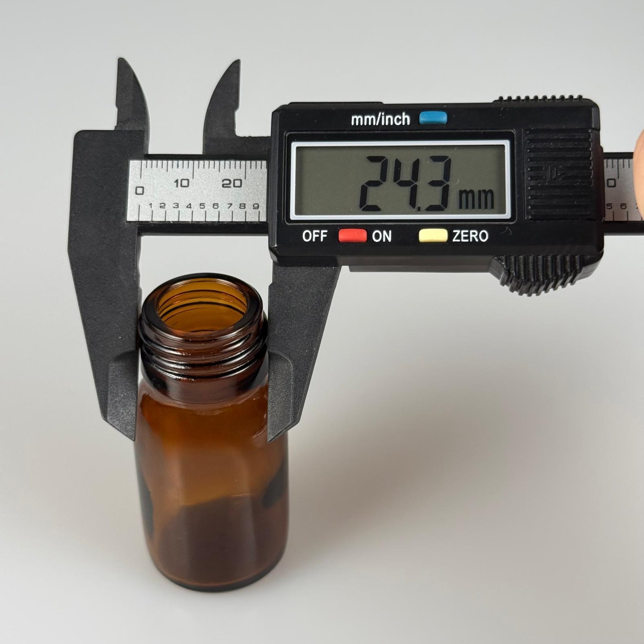 20 CC AMBER CAM ŞİŞE KAPAKSIZ (25 AĞIZ) - 20 ML CAM ŞİŞE - KAHVERENGİ