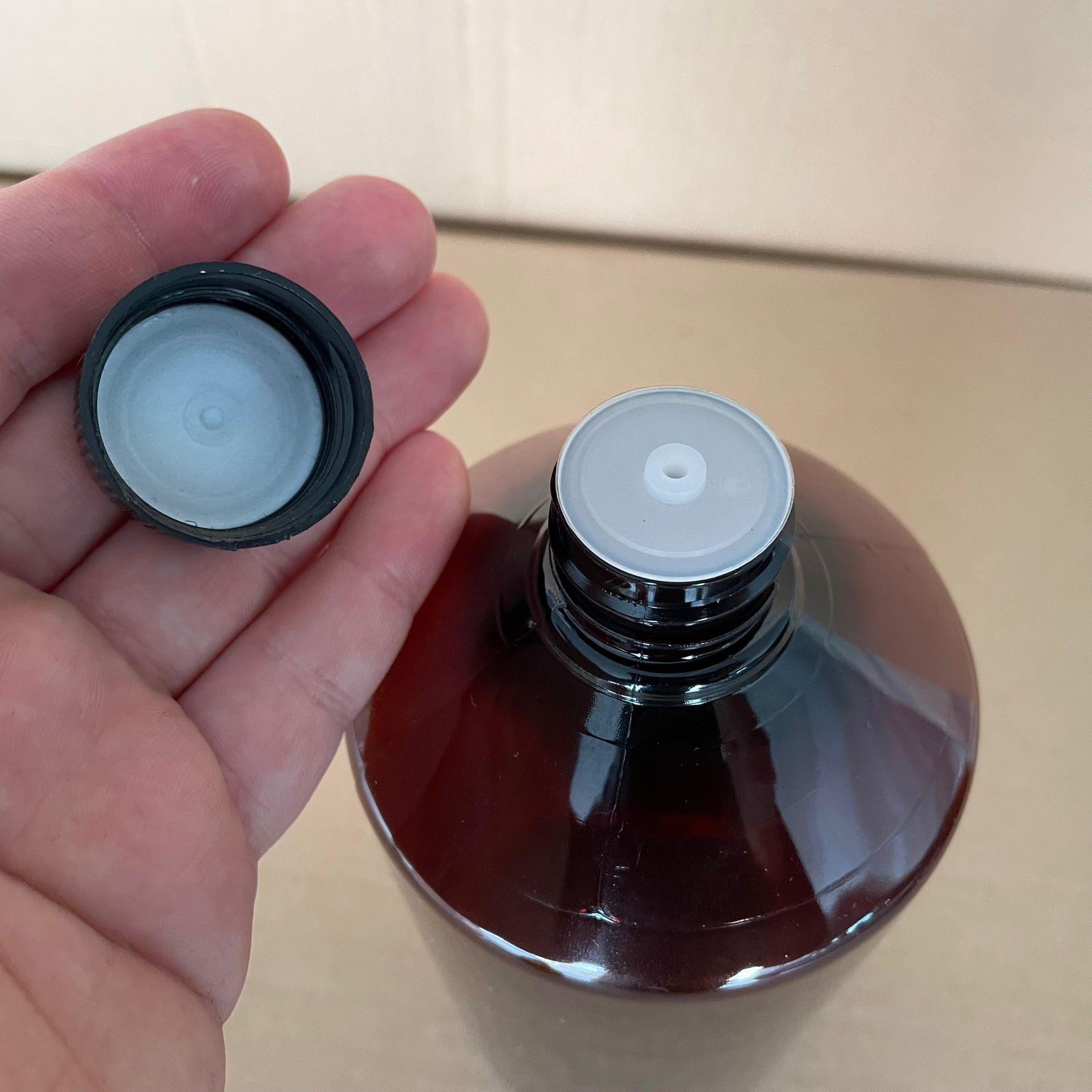 1000 CC KALIN AMBER PET ŞİŞE (45 GR) - SİYAH CONTALI KAPAKLI + KOLONYA TIPALI - 1000 ML KAHVERENGİ PLASTİK ŞİŞE - AMBER PET ŞİŞE