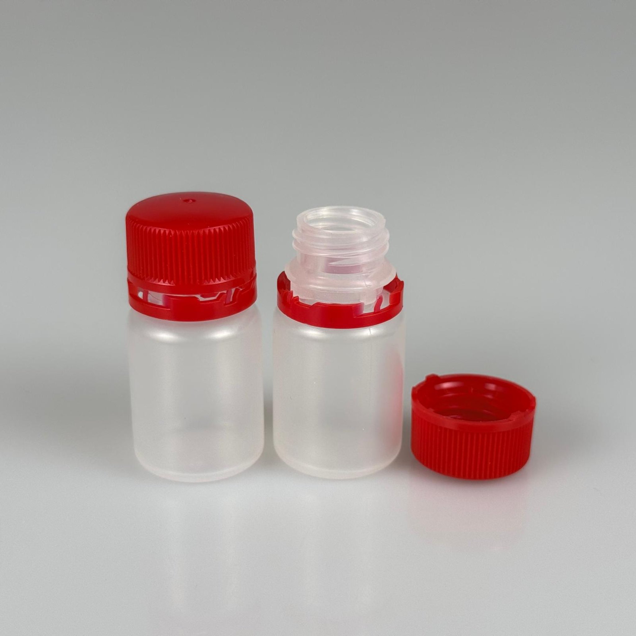 10 CC SHOT ŞİŞESİ - KİLİTLİ KIRMIZI KAPAKLI - NATÜREL - 10 ML POLİETİLEN CARNITINE SHOT ŞİŞESİ - MEDİKAL VE KOZMETİK AMBALAJ