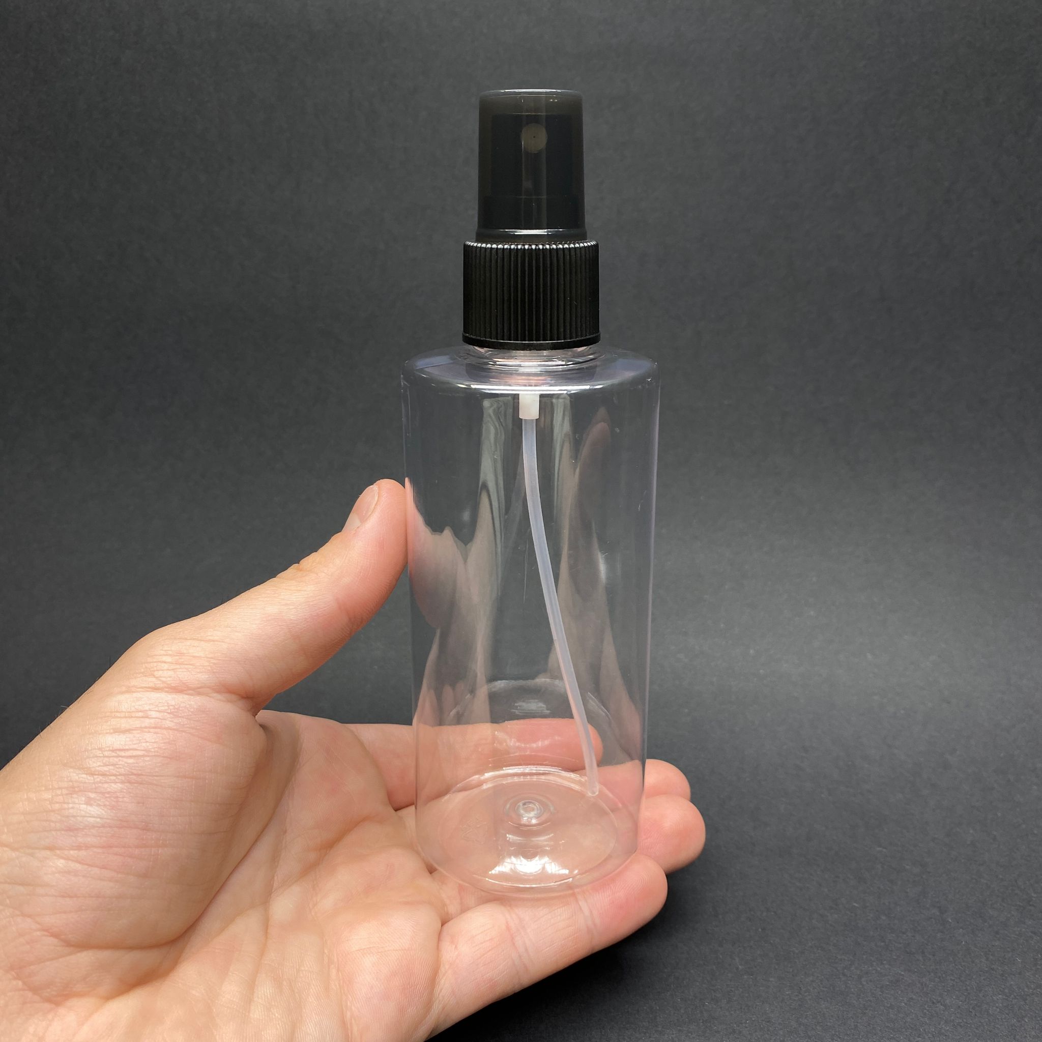 200 CC SİLİNDİR KESKİN KÜT MODEL SERT (25 GR) PET ŞİŞE - SİYAH SPREYLİ - AĞIZ ÇAPI 24 MM - ŞEFFAF