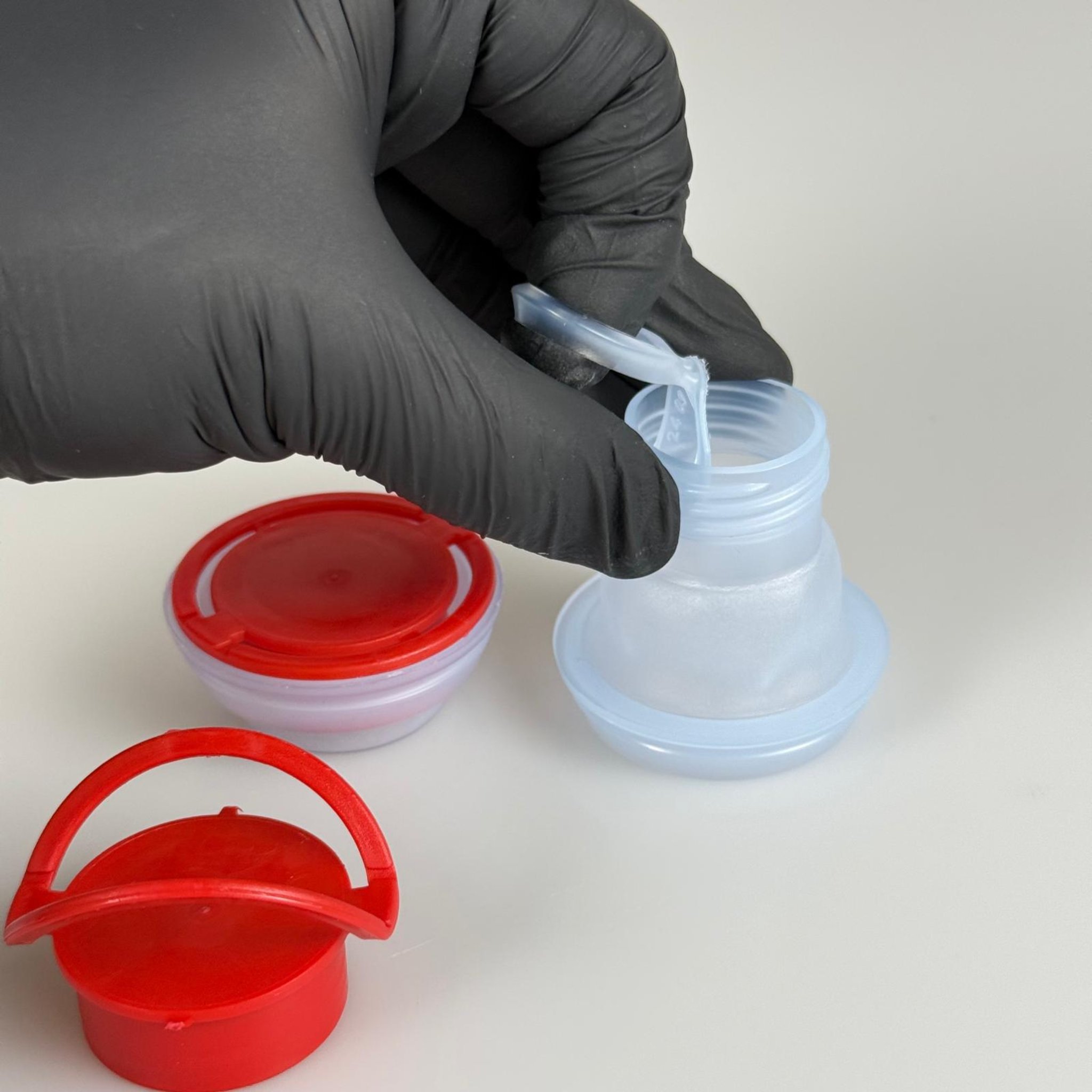 42 MM P2 K CL NATÜREL KIRMIZI BERİCAP  (SOLVENT VE TİNER TENEKESİ İÇİN) - TENEKE İÇİN PLASTİK KAPAK - YEDEK KİMYASAL TENEKE KAPAĞI - Çakma Metal TENEKE Kapağı