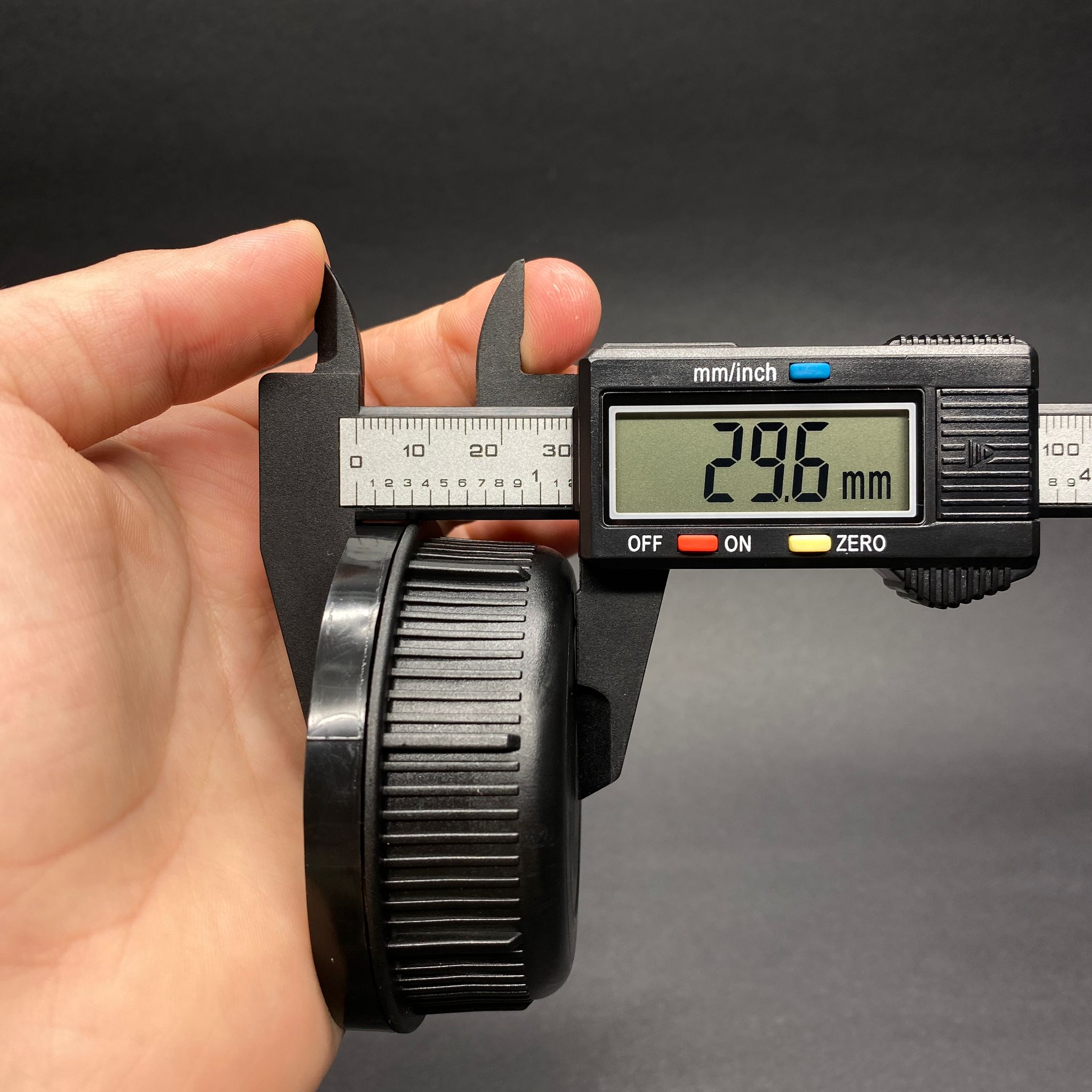 60 MM SANAYİ BİDON KAPAĞI - KİLİTLİ - (20-30 LT BİDONA UYAR) SK 60/31 SİYAH BERİCAP BİDON KAPAK