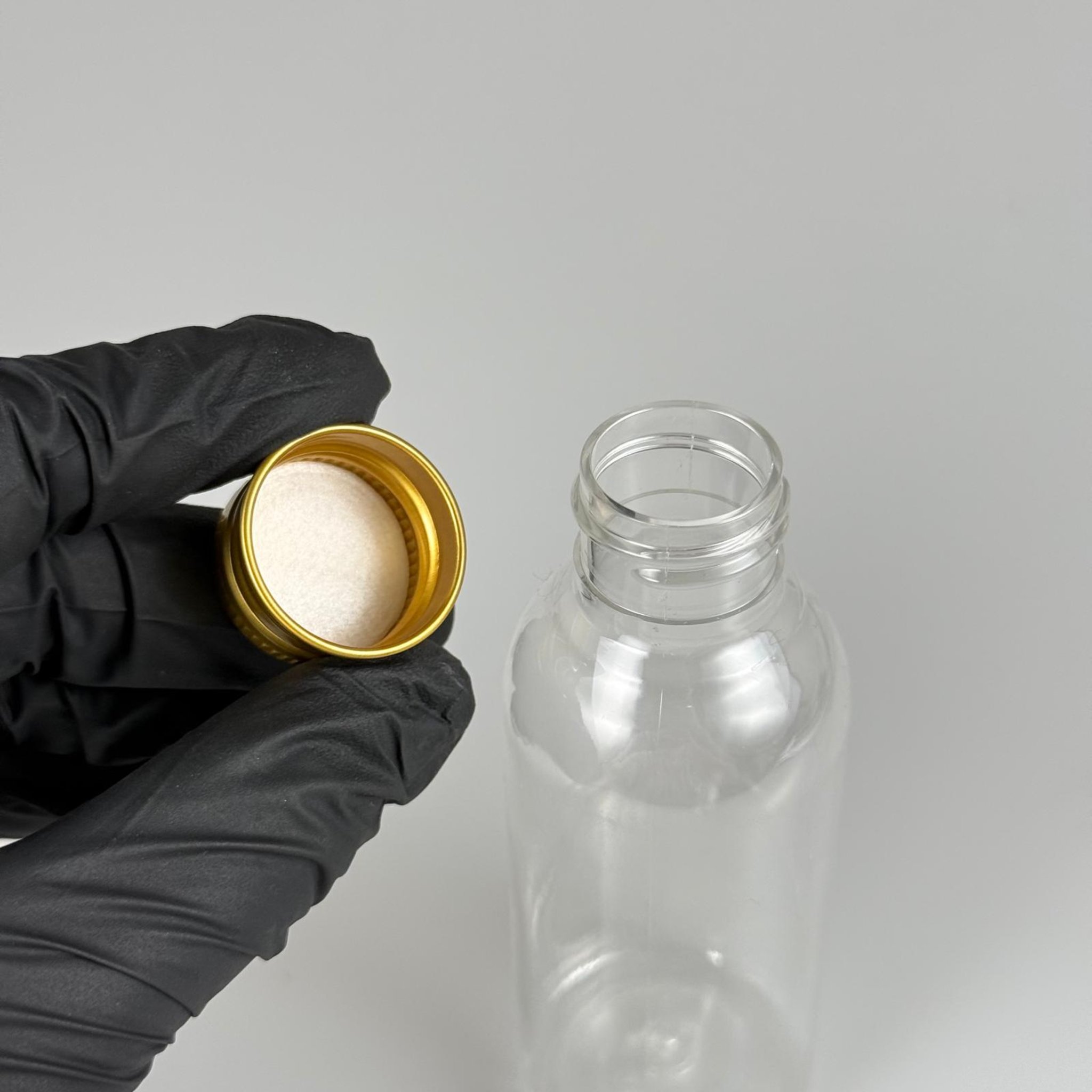 100 CC SİLİNDİR OVAL MODEL ŞEFFAF SERT PET ŞİŞE (24 AĞIZ) + KÖPÜK CONTALI GOLD METAL ALÜMİNYUM KAPAK TAKIM - 100 ML KAPAKLI KALIN PLASTİK ŞEFFAF ŞİŞELER