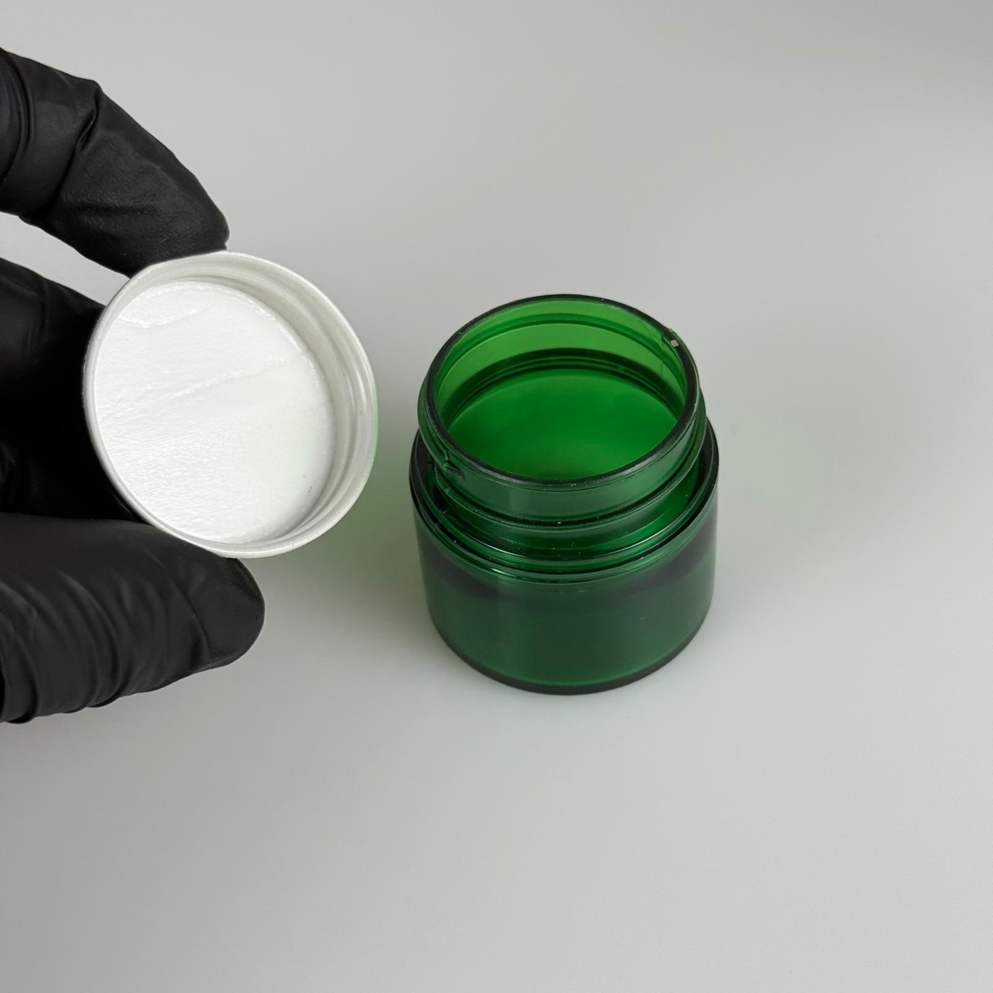 20 CC YEŞİL SERT PLASTİK KAVANOZ - 38 AĞIZ CONTALI SİYAH METAL KAPAKLI - 20 ml KALIN LÜX Boş Krem, Balm, Peeling, Macun, Pasta, Aromaterapi ve Saç Maskesi Kabı