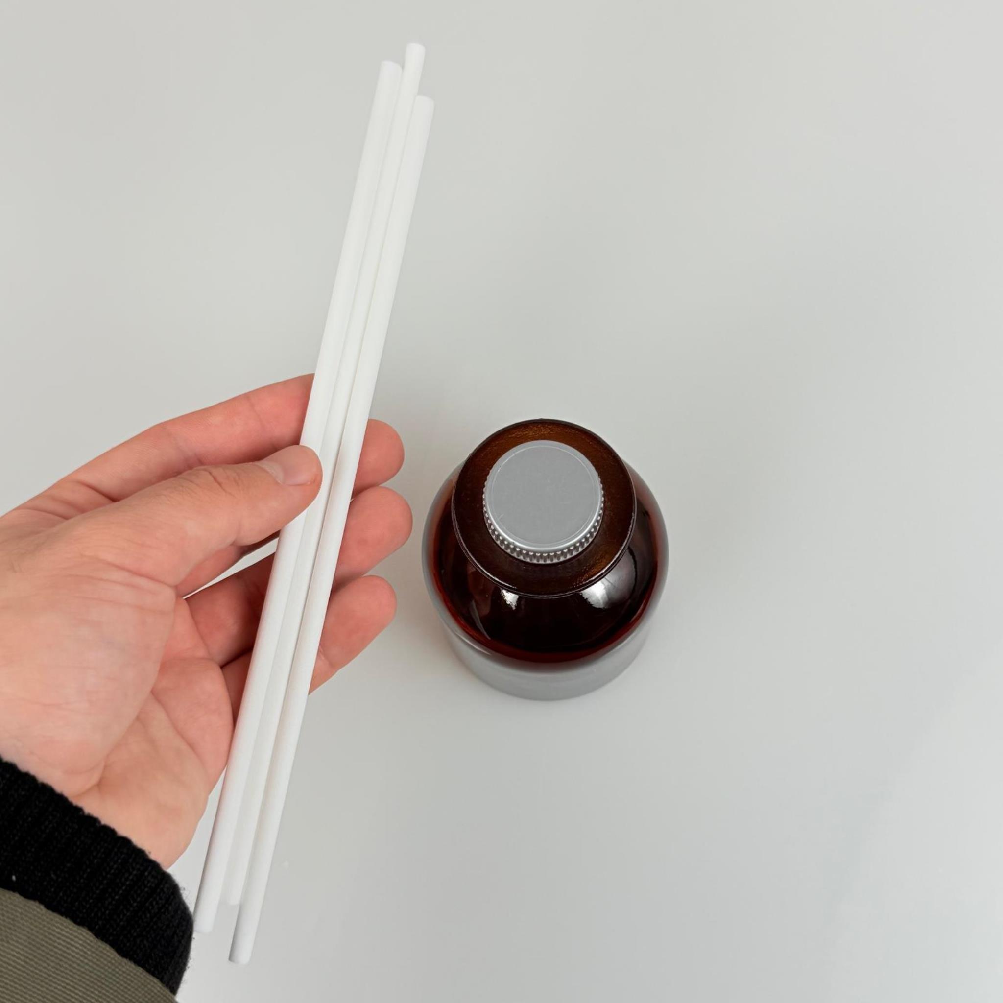 150 CC AMBER CAM BAMBU SİLİNDİR ODA KOKUSU ŞİŞESİ - 150 ML DİFFUSER CAM ŞİŞE + GRİ MANTAR TIPA + 3 ADET 21 CM BEYAZ FİBER BAMBU ÇUBUK